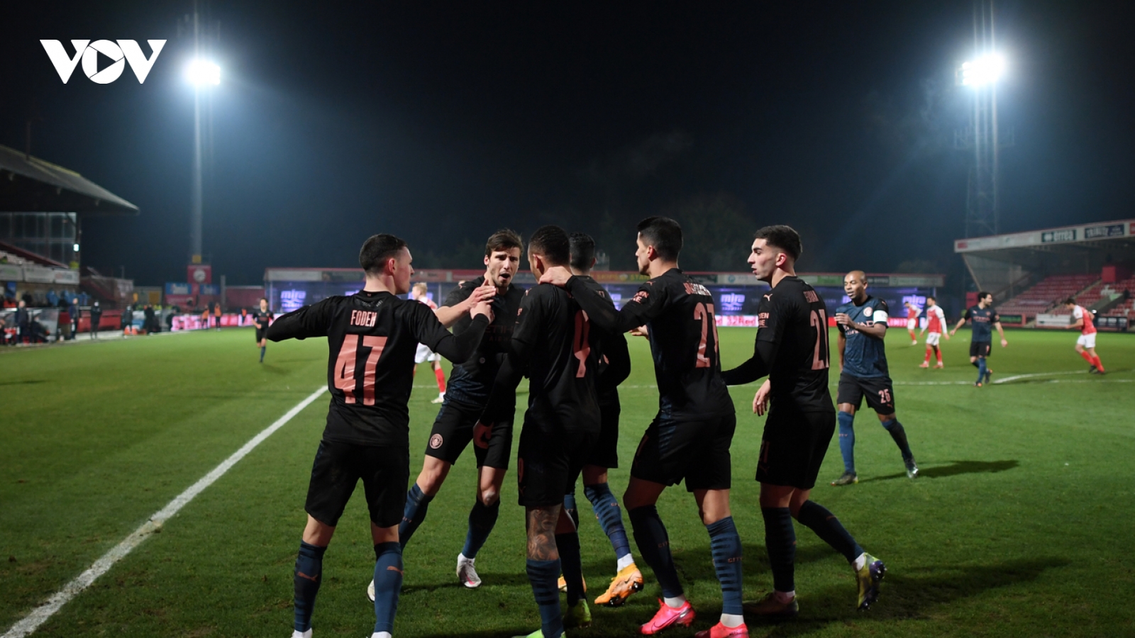 Sao trẻ tỏa sáng, Man City ngược dòng tiến bước vào vòng 5 FA Cup 