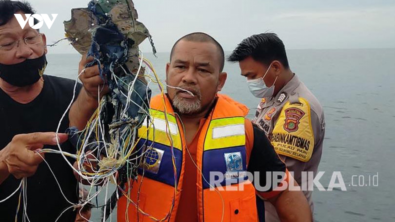 Indonesia xác định máy bay có 62 hành khách và phi hành đoàn rơi xuống biển
