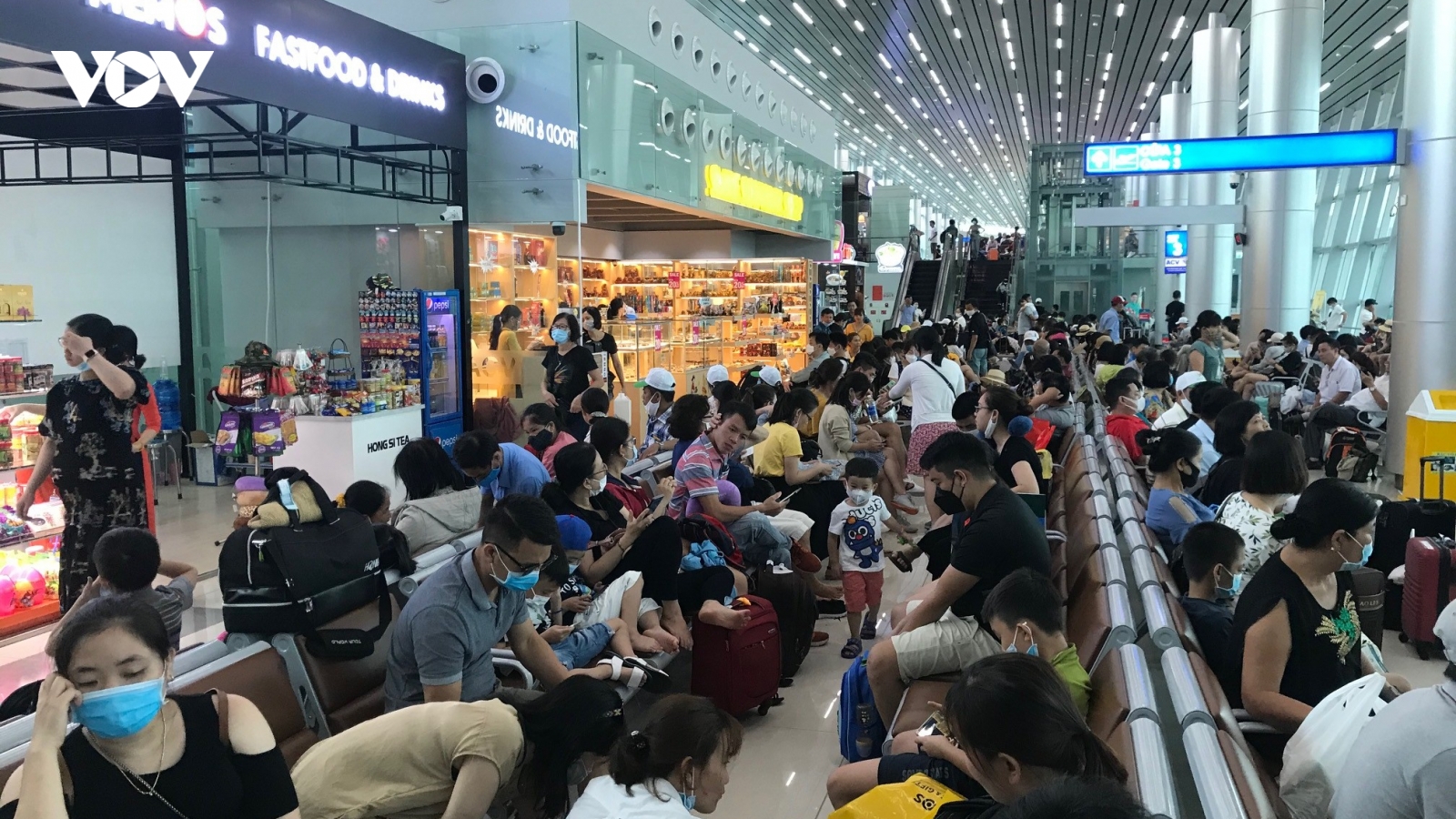 Đi máy bay ngày Tết trong lúc có dịch Covid-19 cần lưu ý gì?