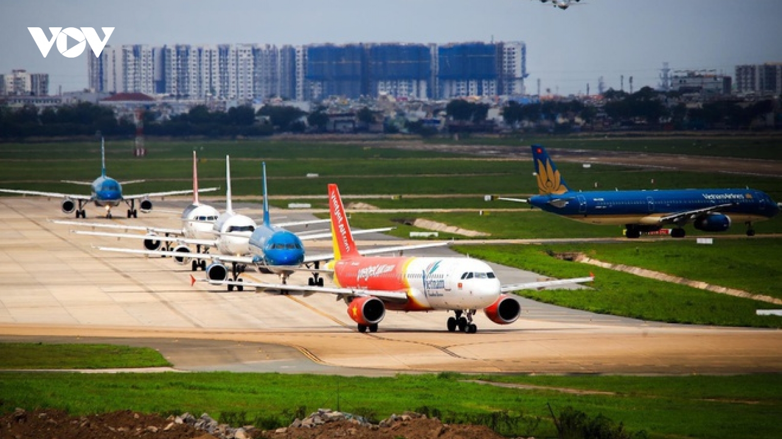 Bán vé bay Tết vượt quá số lượng, nhiều hãng bị Cục Hàng không "tuýt còi"