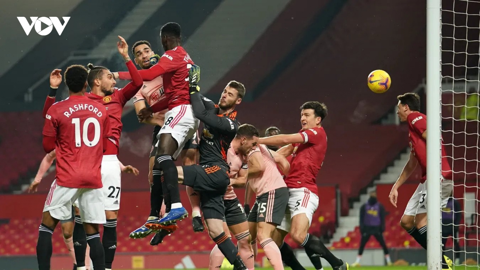 Thua sốc Sheffield United, MU không thể đòi lại ngôi đầu bảng Ngoại hạng Anh