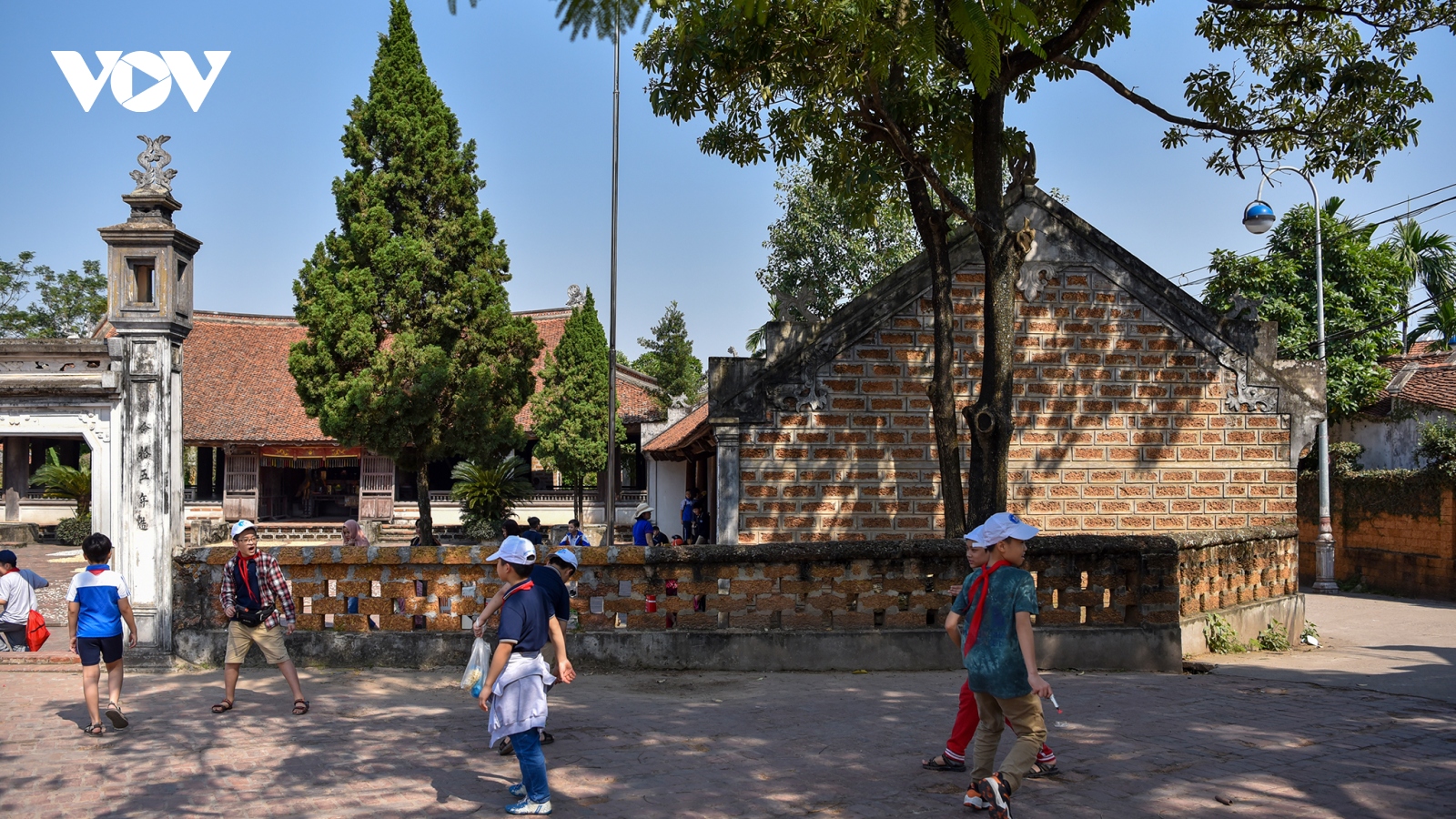 Tái hiện tết truyền thống tại Làng cổ Đường Lâm