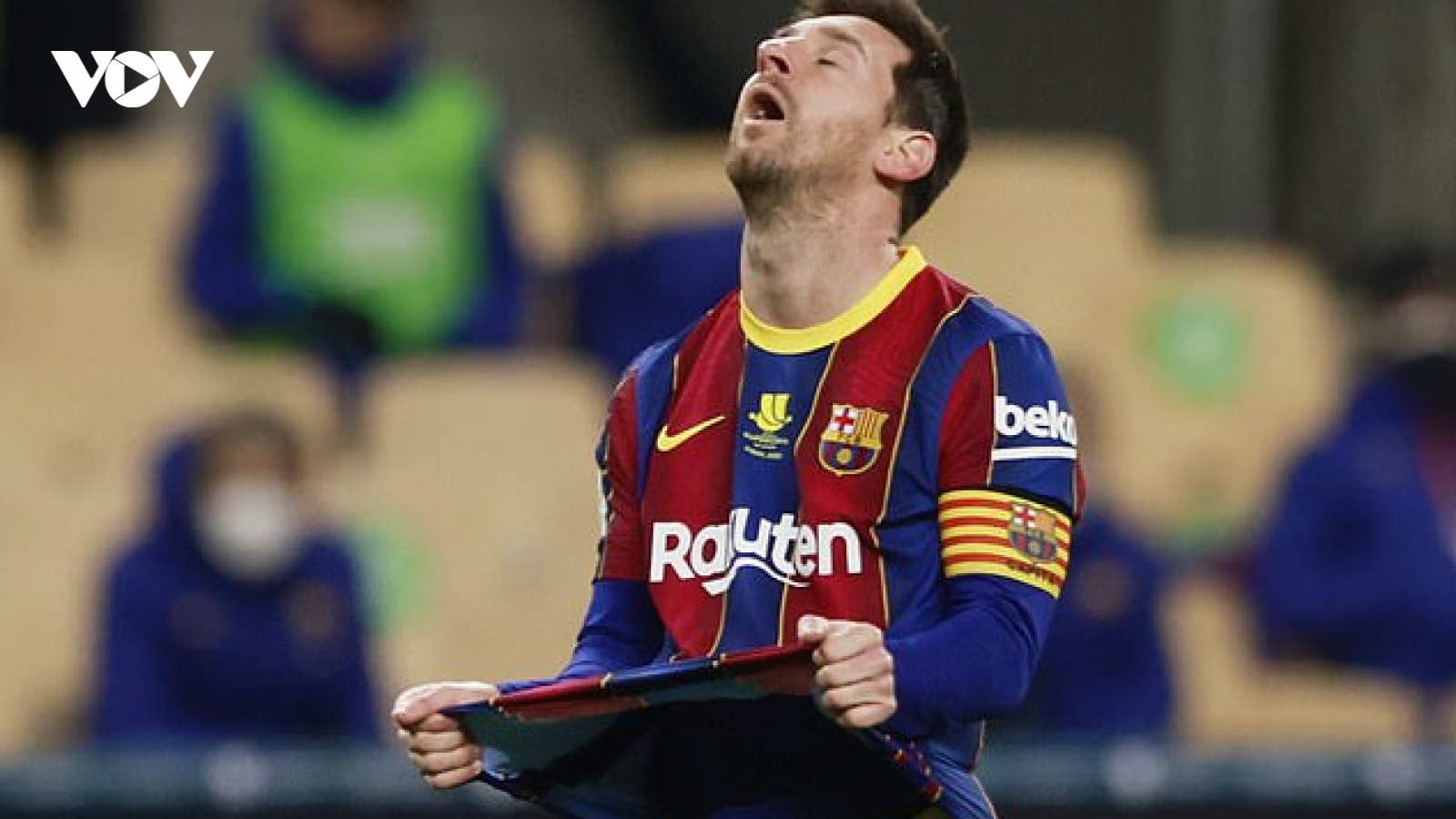 Nhận thẻ đỏ đầu tiên ở Barca, Messi bị treo giò 2 trận