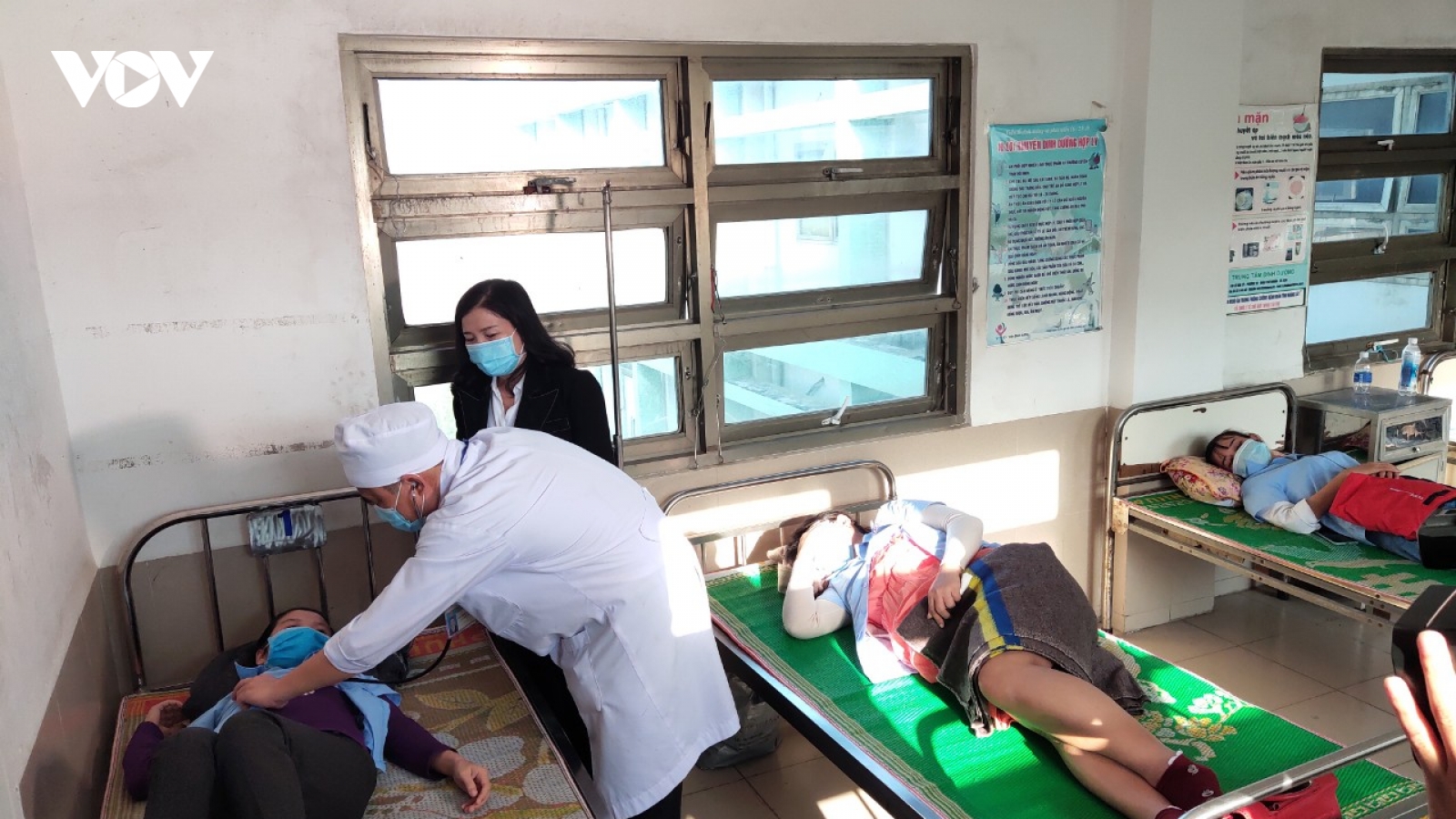 84 công nhân bị ngộ độc thực phẩm sau bữa ăn trưa