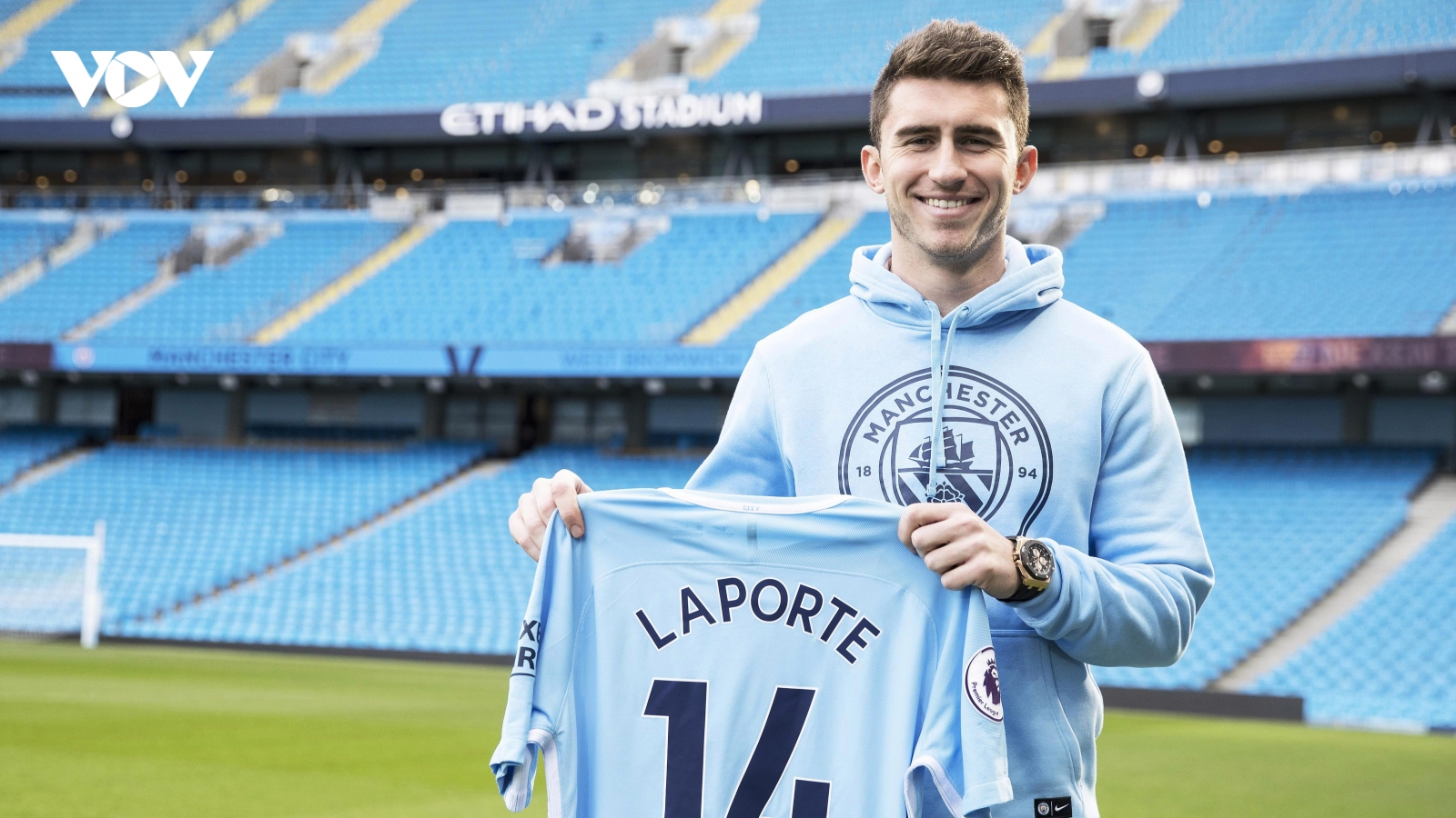 Ngày này năm xưa: Man City chiêu mộ hậu vệ đắt giá nhất lịch sử