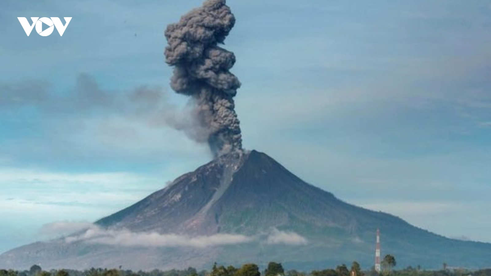 Sau động đất, người dân Indonesia lo núi lửa hoạt động trở lại