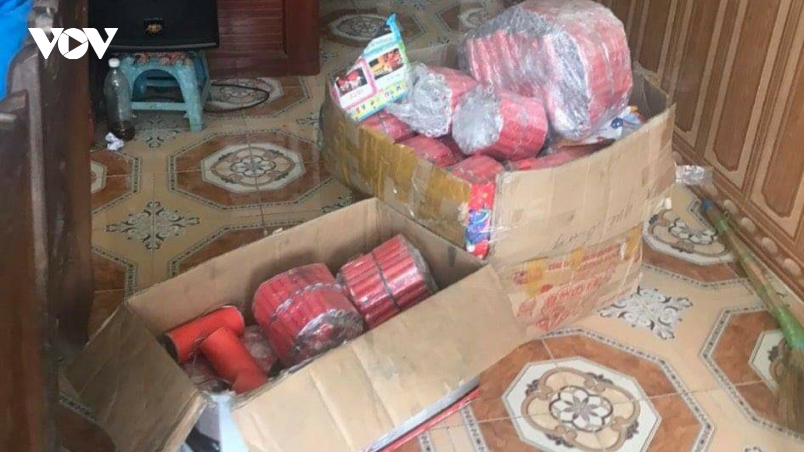 Bắt quả tang đối tượng sản xuất, buôn bán pháo nổ ở Hải Phòng