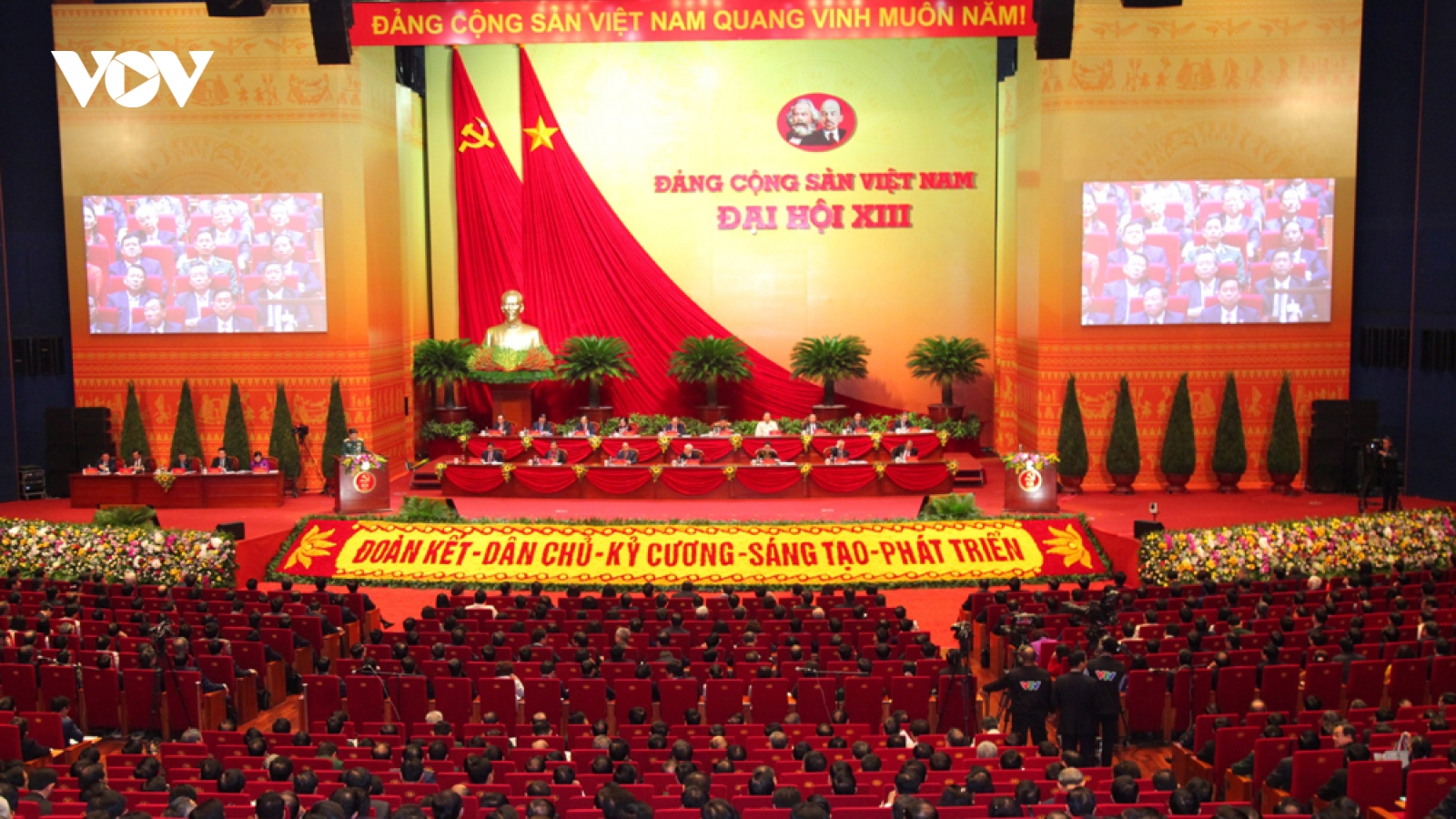Hôm nay, đại biểu dự Đại hội XIII của Đảng thảo luận nội dung các dự thảo văn kiện
