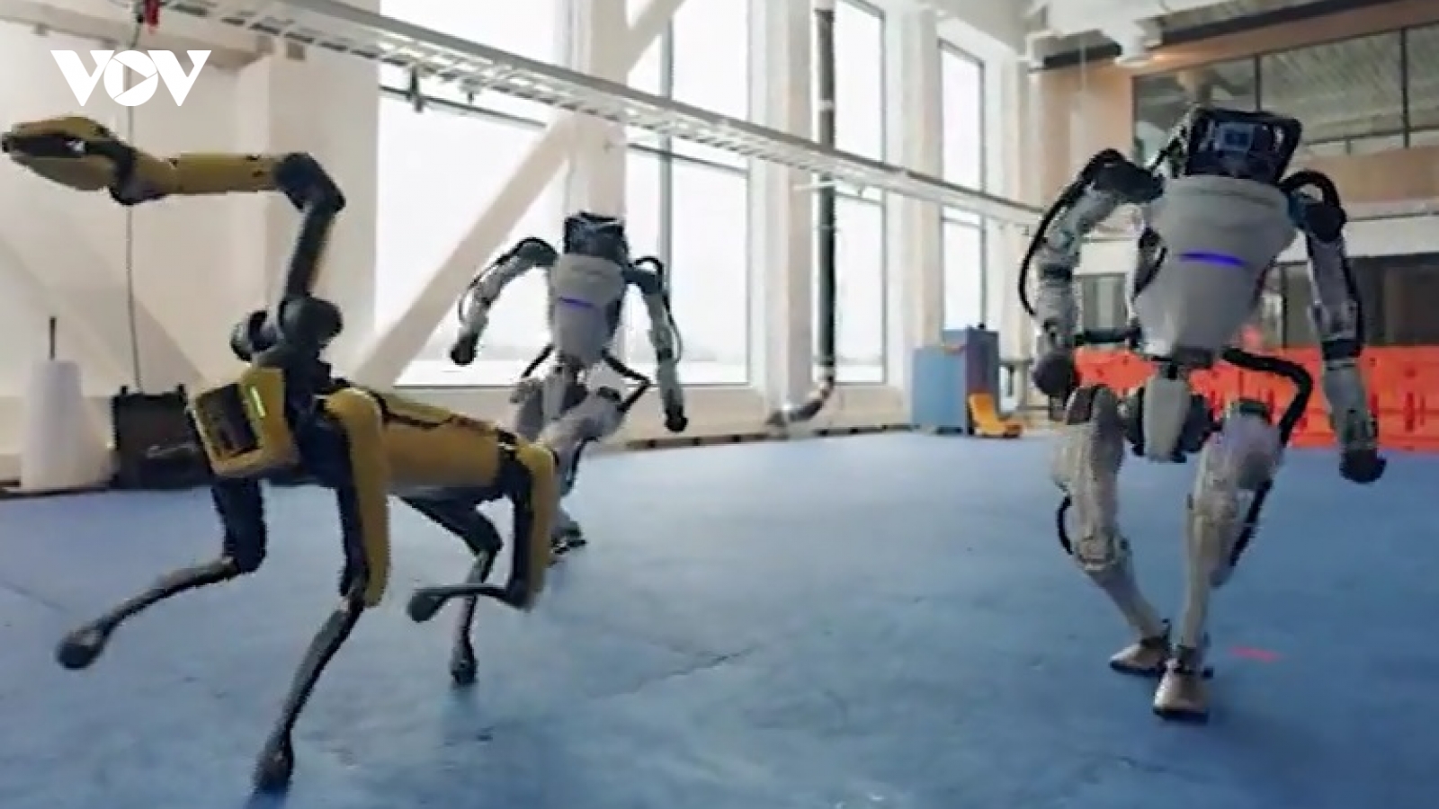 Video: Ngỡ ngàng trước màn khiêu vũ siêu đẳng của các robot chào mừng năm mới 2021