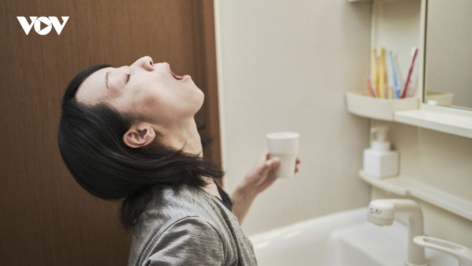 Lợi ích của việc súc miệng nước muối hằng ngày
