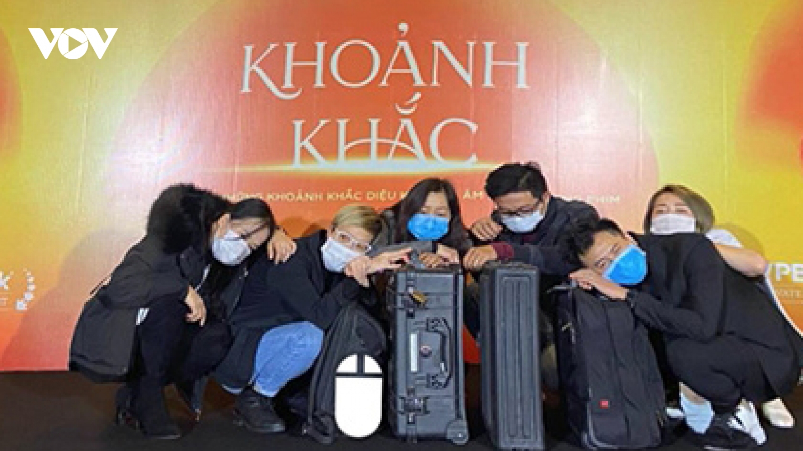 Hủy hàng loạt show diễn cuối năm vì dịch Covid-19 bùng phát