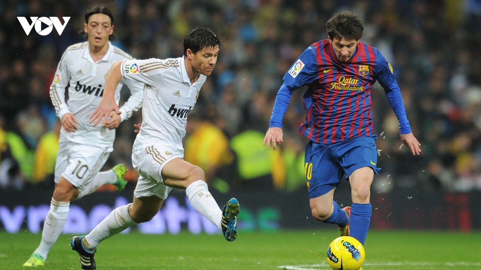 Ngày này năm xưa: Ghi siêu phẩm, Ronaldo vẫn phải "ngả mũ" trước Messi