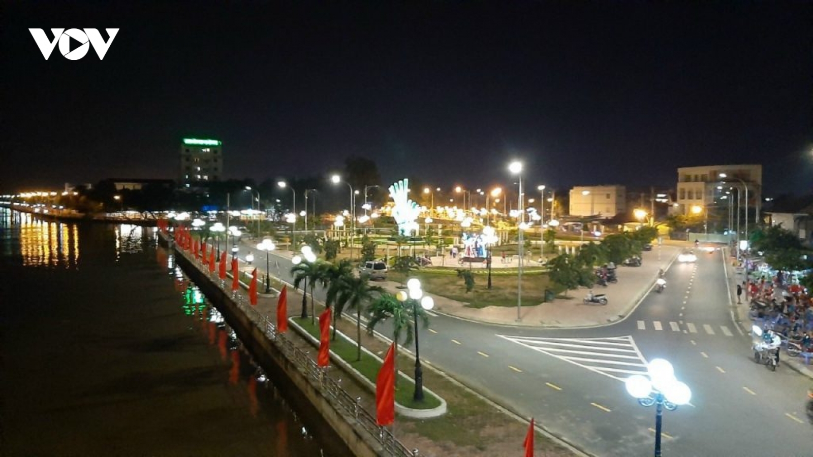 Phó Thủ tướng dự lễ công bố TP Tân An hoàn thành nhiệm vụ xây dựng nông thôn mới