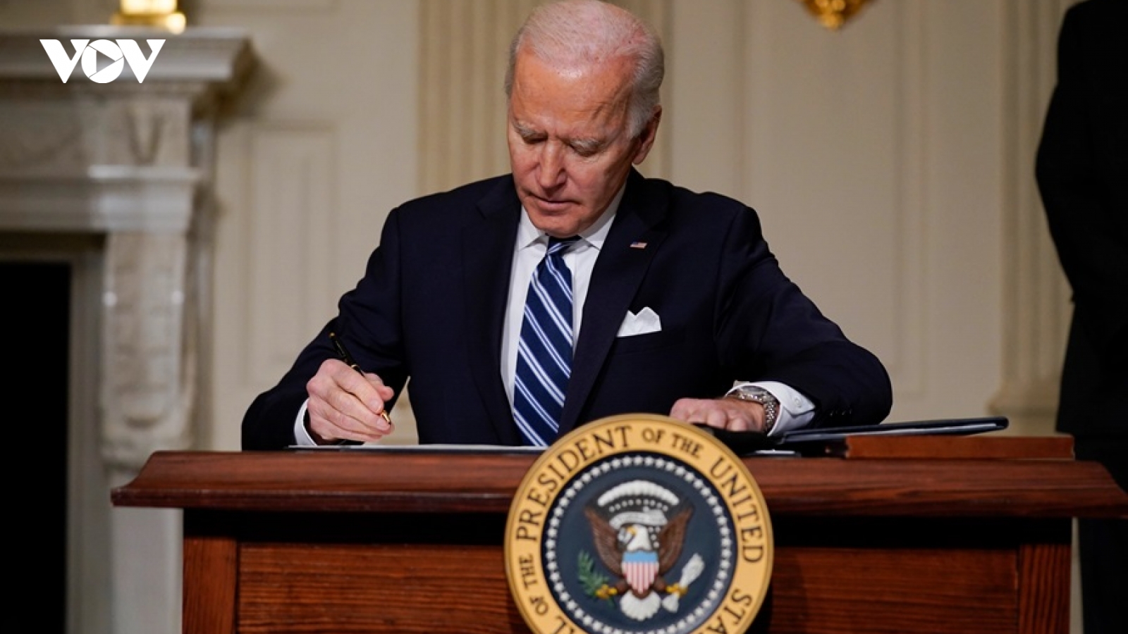 Tổng thống Mỹ Biden ký thêm 2 sắc lệnh đảo ngược chính sách của người tiền nhiệm