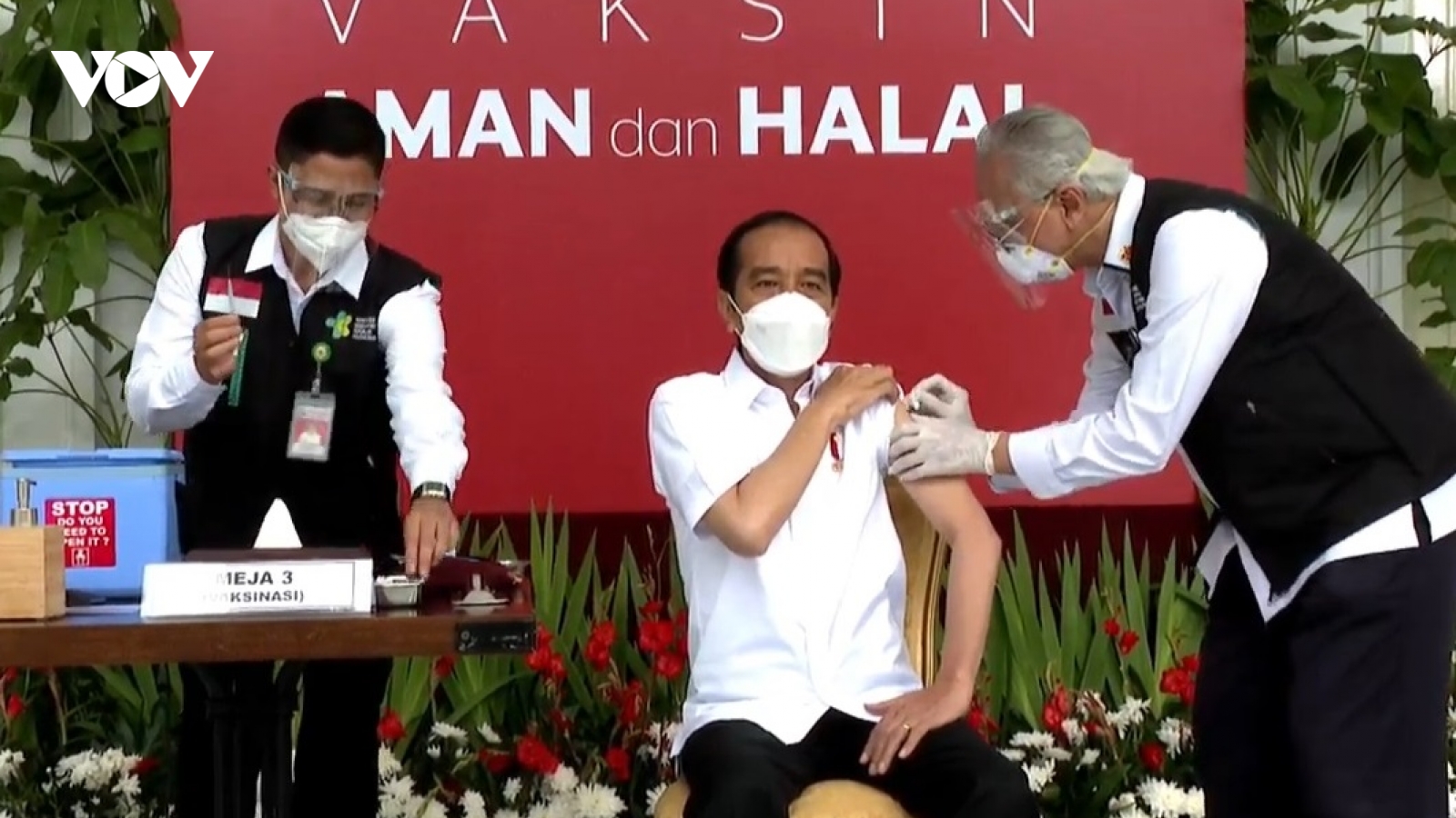 Tổng thống Indonesia tiêm vaccine Covid-19 do Sinovac của Trung Quốc sản xuất