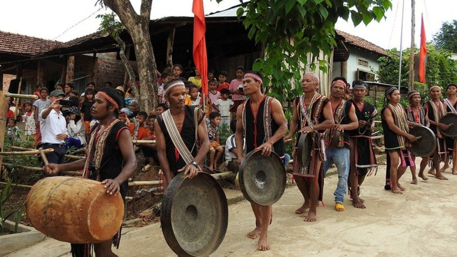 Những người Ba Na ở Kon Tum làm du lịch cộng đồng