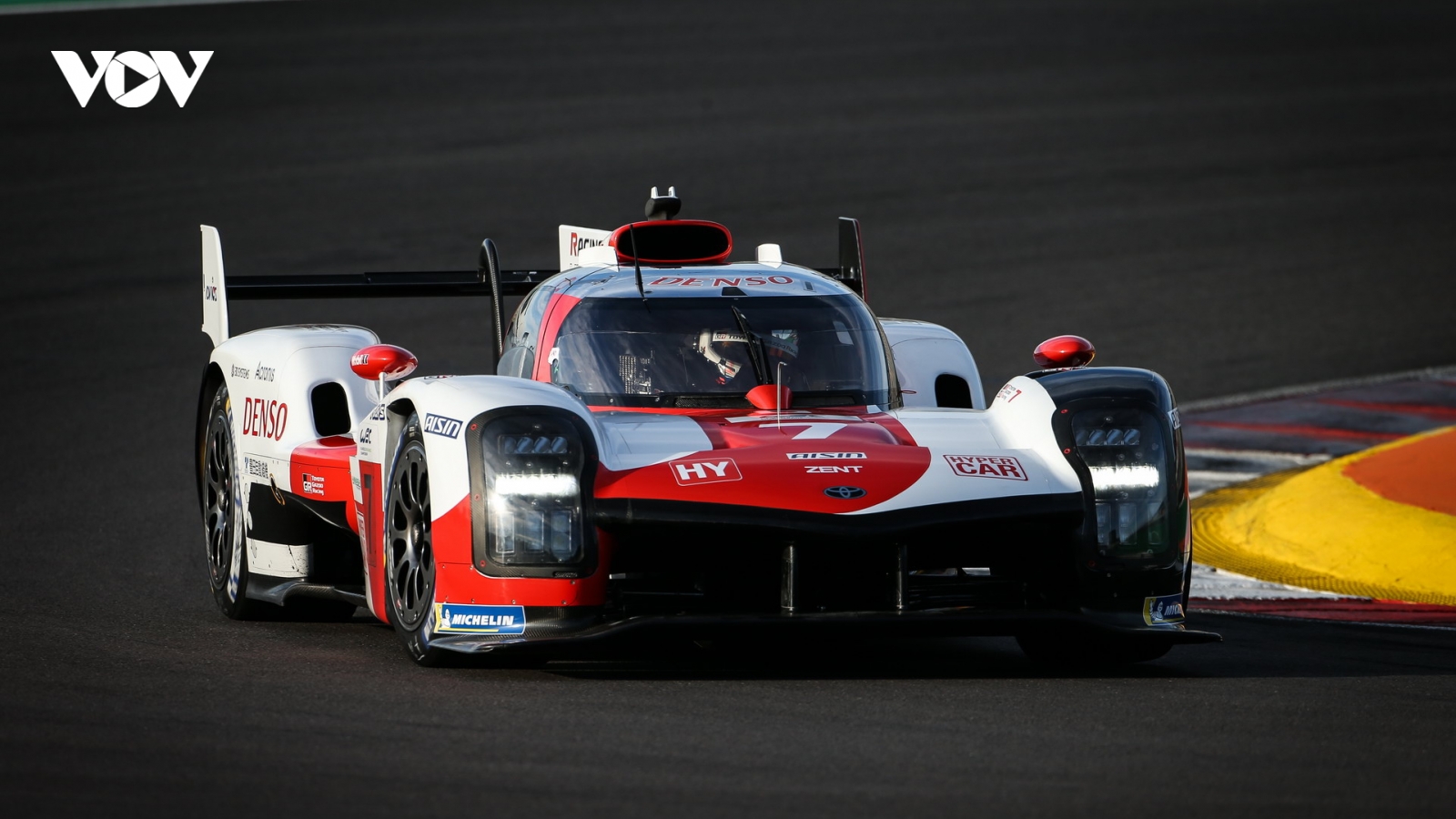 Toyota giới thiệu hypercar đầu tiên