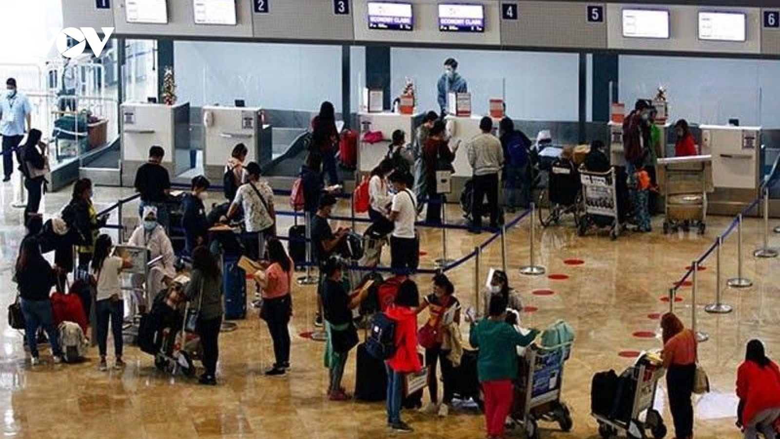 Philippines gia hạn lệnh cấm nhập cảnh sau ca mắc biến thể SARS-CoV-2 đầu tiên