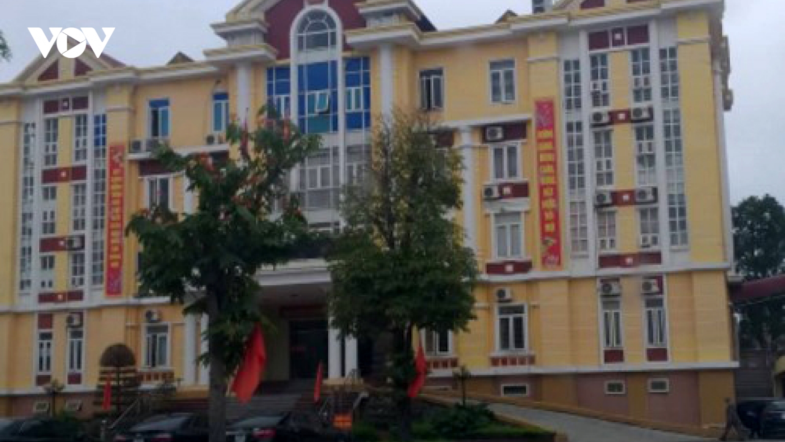 Cách mọi chức vụ trong Đảng của nguyên Phó Chủ tịch huyện đánh bạc