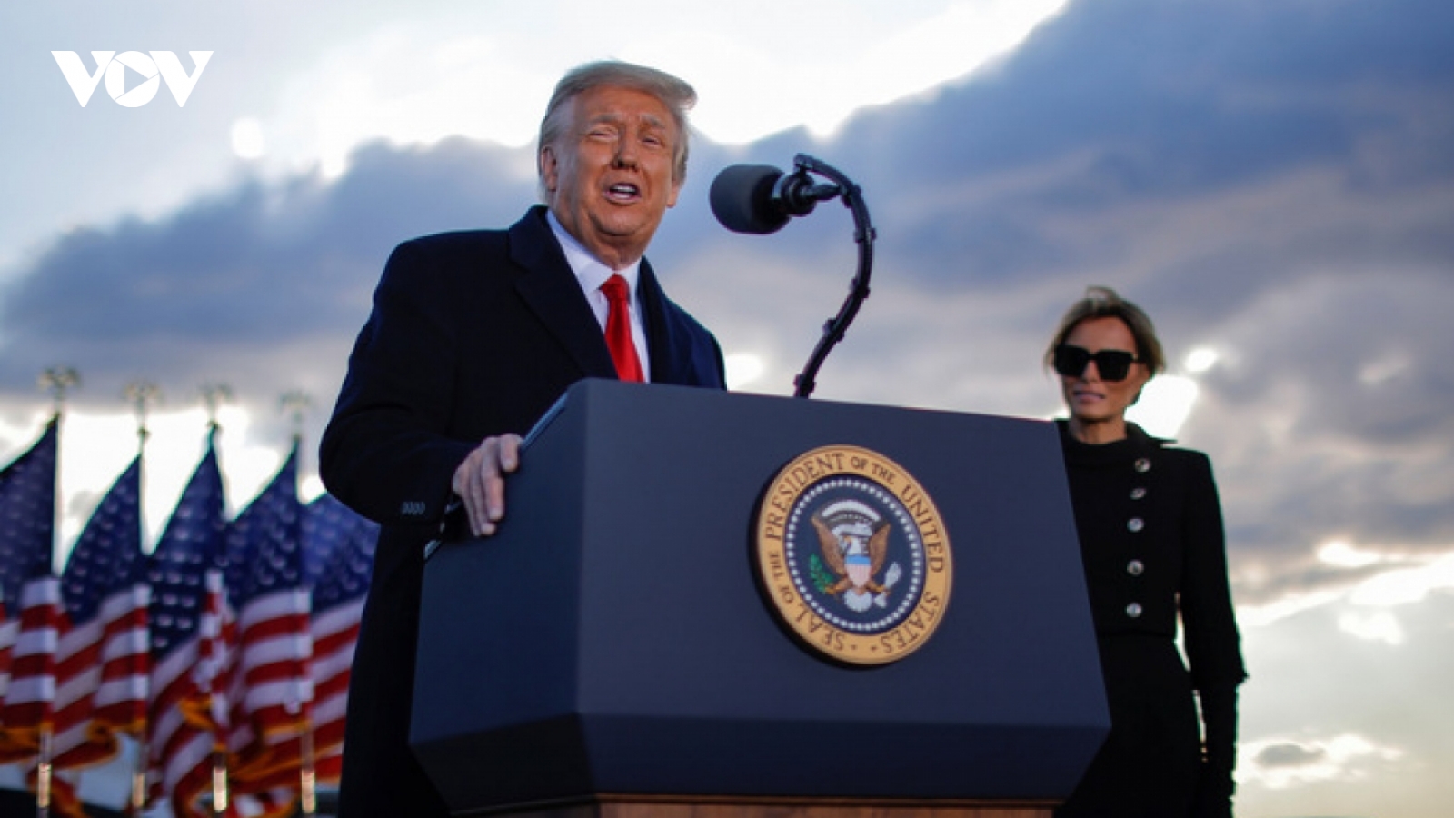 Tổng thống Donald Trump rời Nhà Trắng trước khi chính thức kết thúc nhiệm kỳ