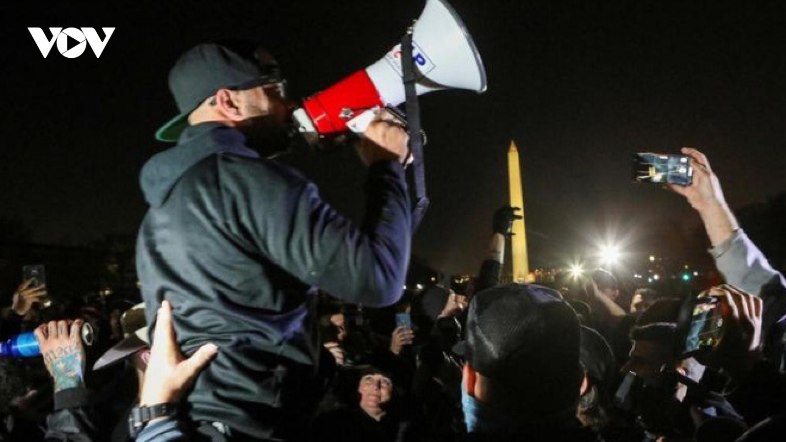 Hàng trăm người ủng hộ Tổng thống Trump đã tới Washington để phản đối kết quả bầu cử