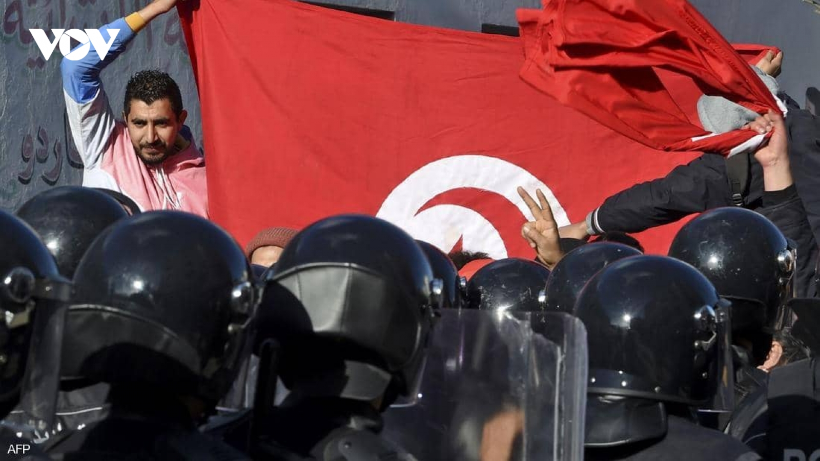Tunisia cải tổ nội các trong bối cảnh biểu tình leo thang
