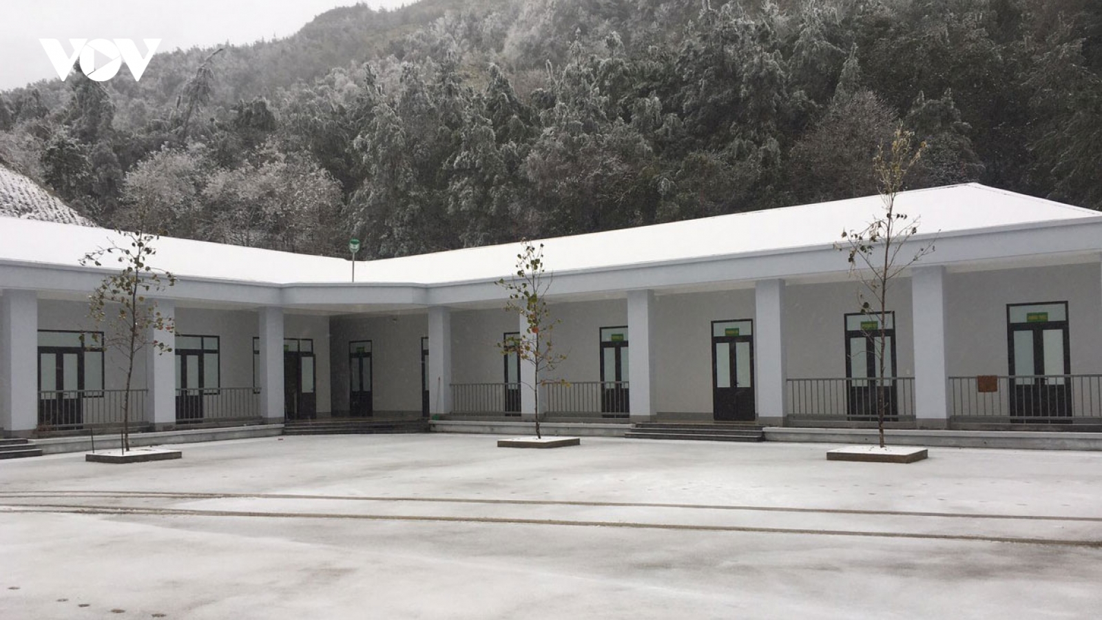 Hàng trăm nghìn học sinh các tỉnh Tây Bắc phải nghỉ học để tránh rét