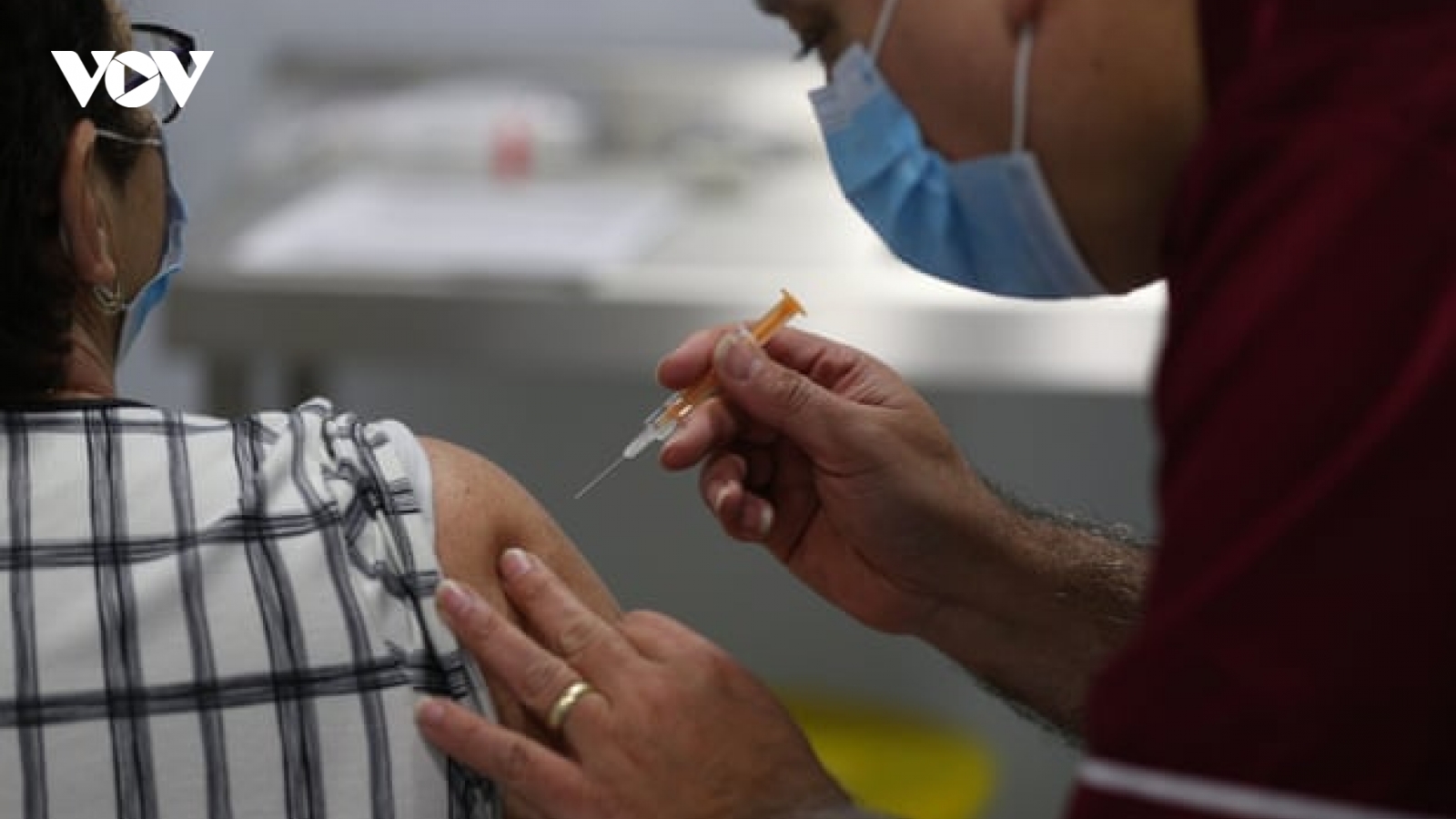 EU phê duyệt vaccine của AstraZeneca, tính phong tỏa xuất khẩu vaccine
