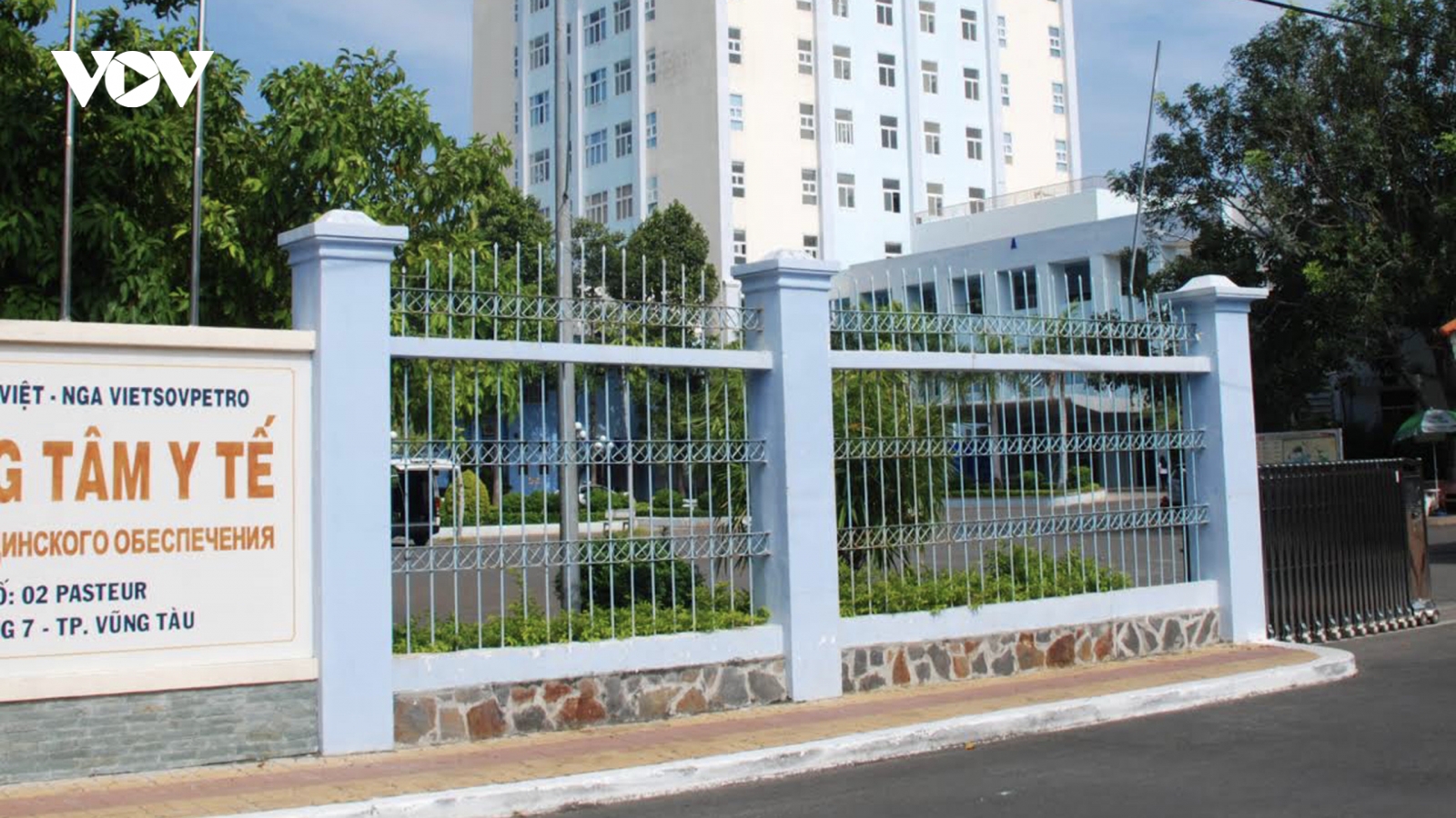 Hai mẹ con người Nga tái dương tính với SARS-CoV-2 sau khi về Tân Sơn Nhất