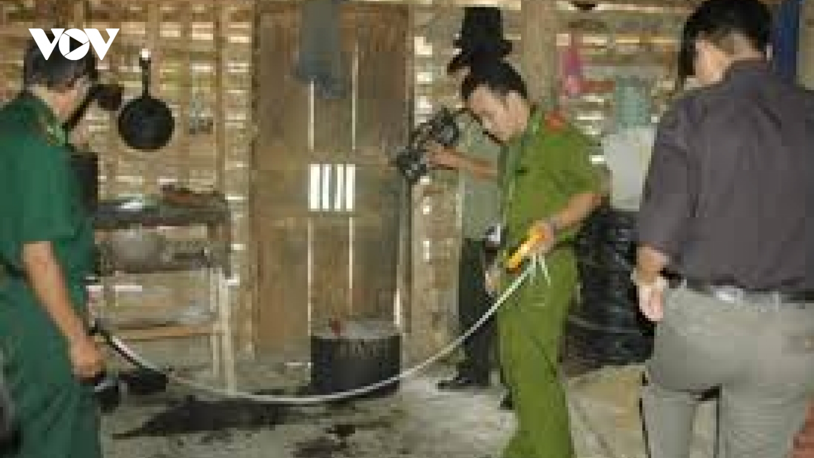 Vợ dùng dây thừng sát hại chồng rồi kêu cứu