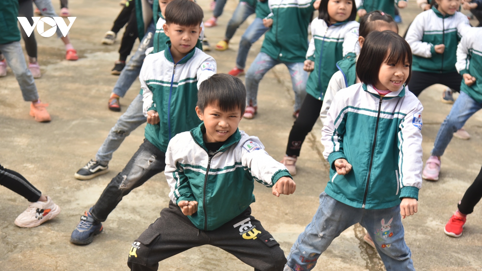 Học sinh Phú Thọ tập võ cổ truyền, hát xoan thay tập thể dục giữa giờ