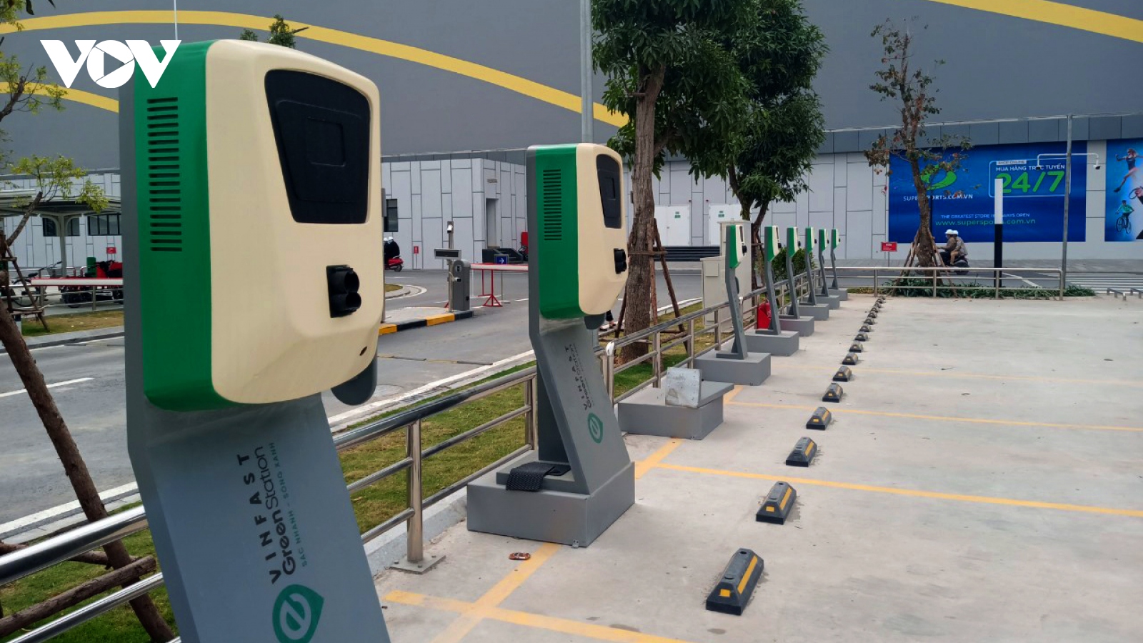 VinFast bất ngờ xây dựng trạm sạc cho ô tô điện tại Hà Nội