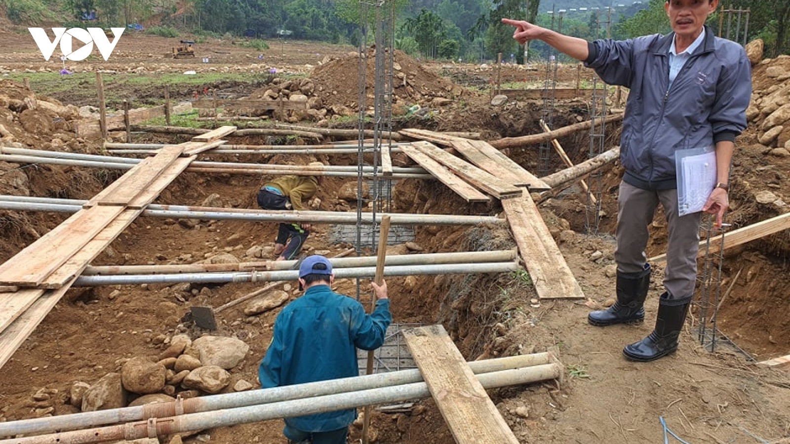 Khẩn trương dựng nhà, ổn định cuộc sống cho người dân vùng sạt lở Trà Leng