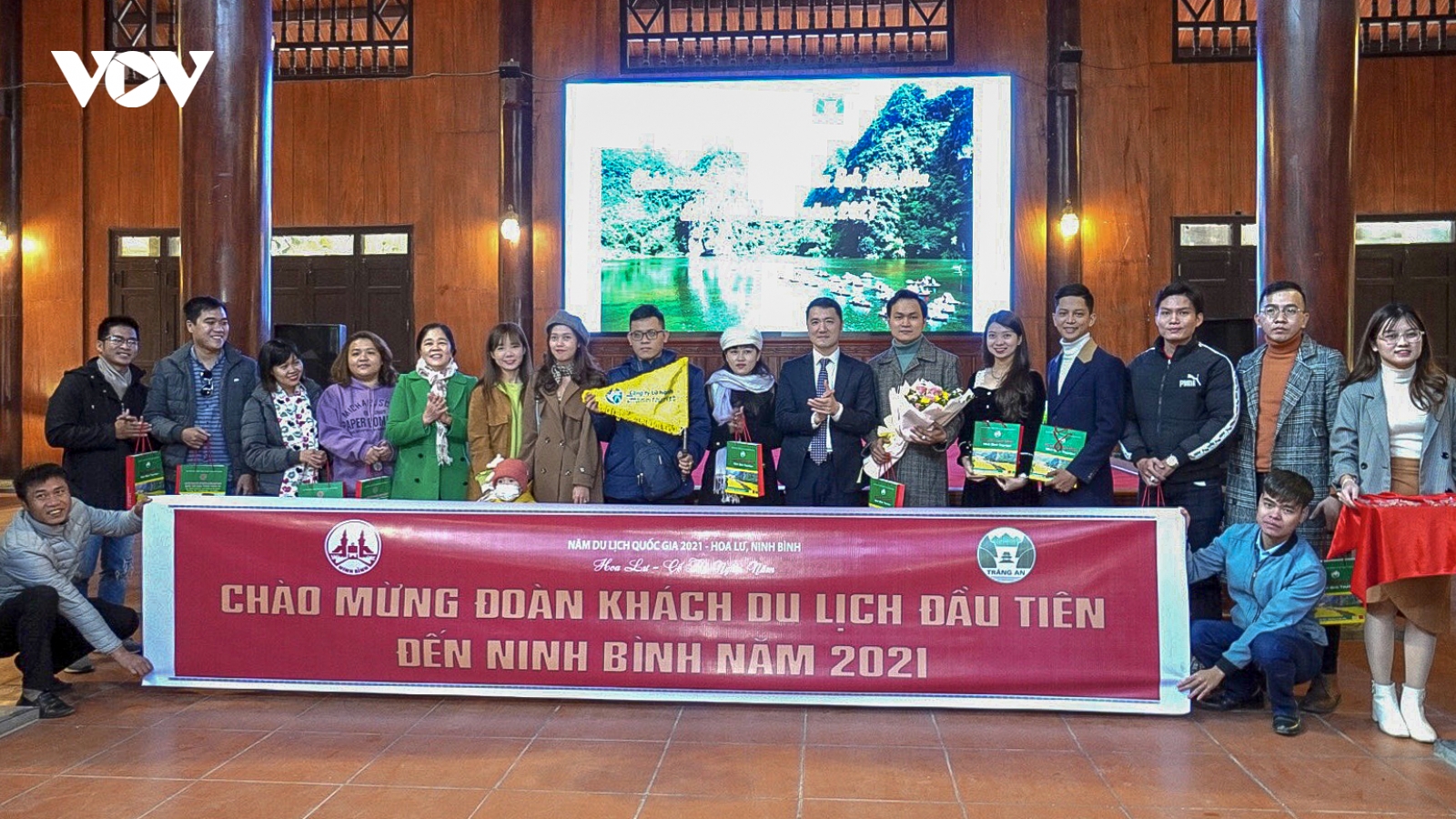 Ninh Bình đón đoàn khách du lịch đầu tiên năm 2021