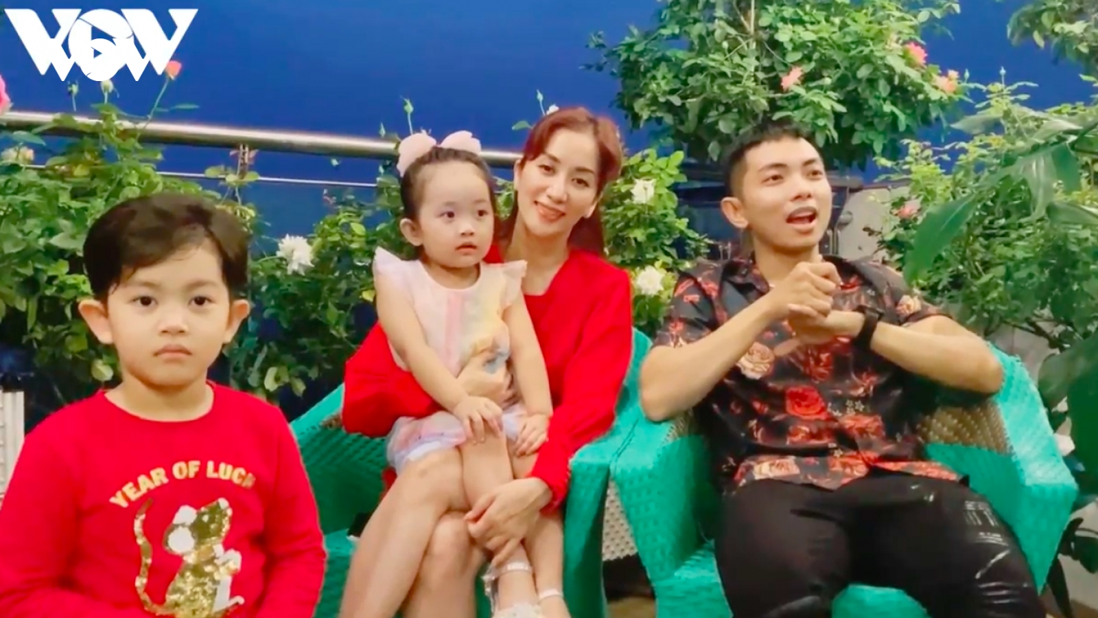 Khánh Thi, Văn Mai Hương, Hoàng Dũng,...chúc Tết độc giả