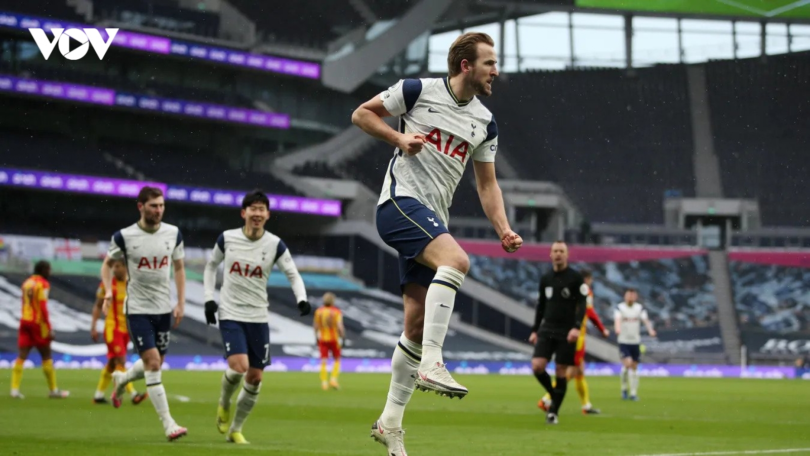 Harry Kane ghi bàn trở lại, Tottenham giải "cơn khát" chiến thắng