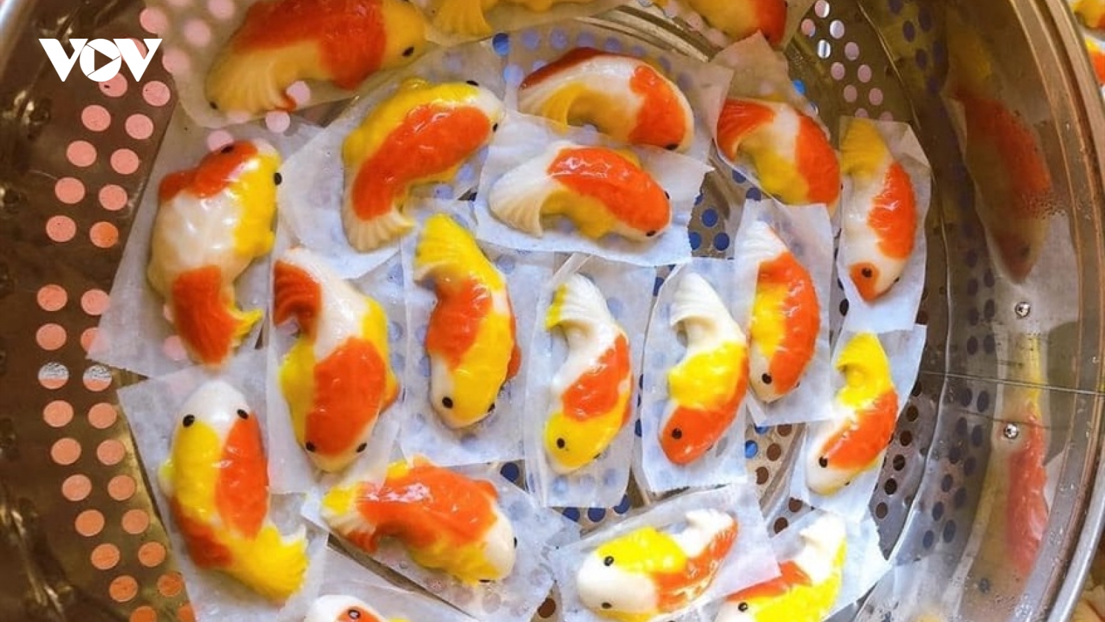 Xôi, bánh cá chép hút khách dịp Tết ông Công ông Táo
