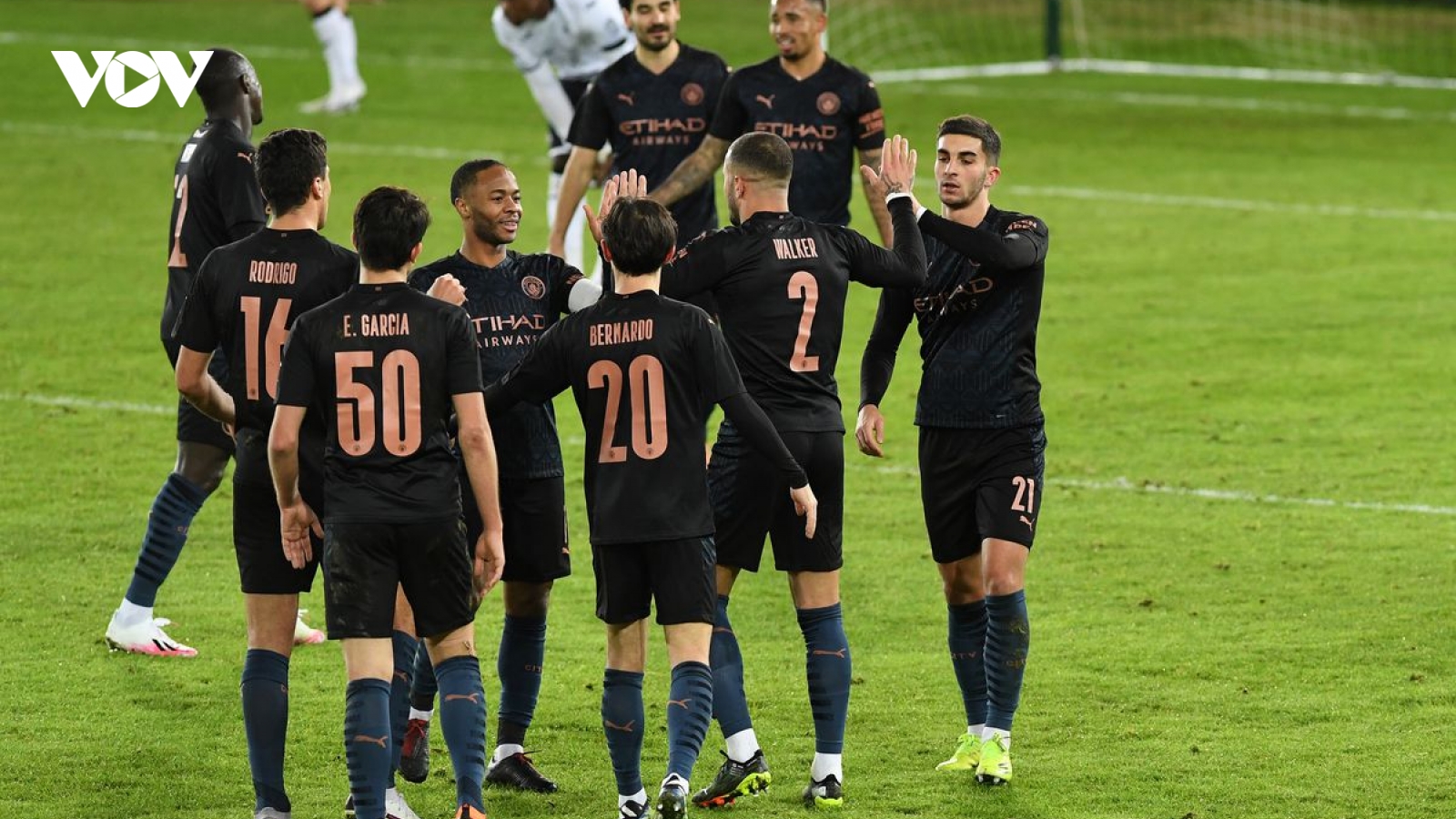 Hạ Swansea, Man City tiến vào tứ kết FA Cup với hàng loạt kỷ lục