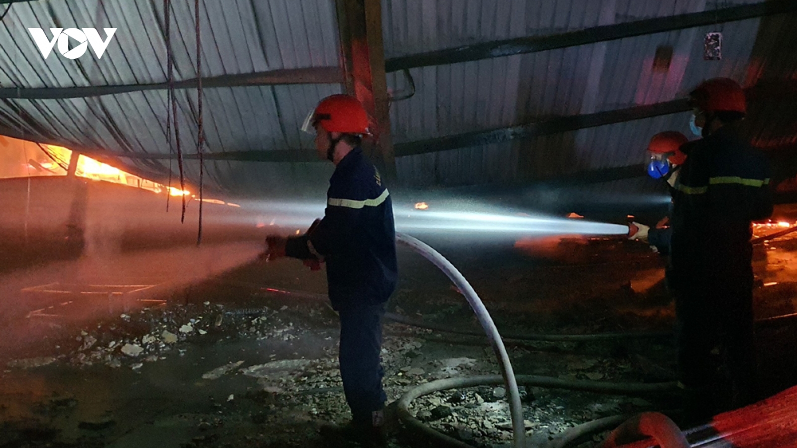 Gần 500m2 xưởng sản xuất trà giảm cân ở Bình Phước bị thiêu rụi