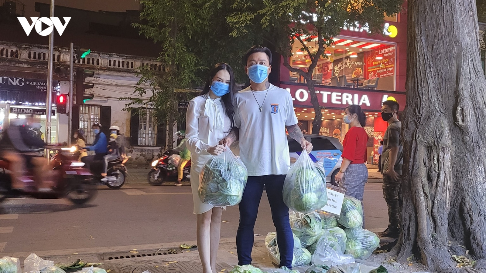 Tuấn Hưng "giải cứu" 8 tấn nông sản giúp bà con Hải Dương