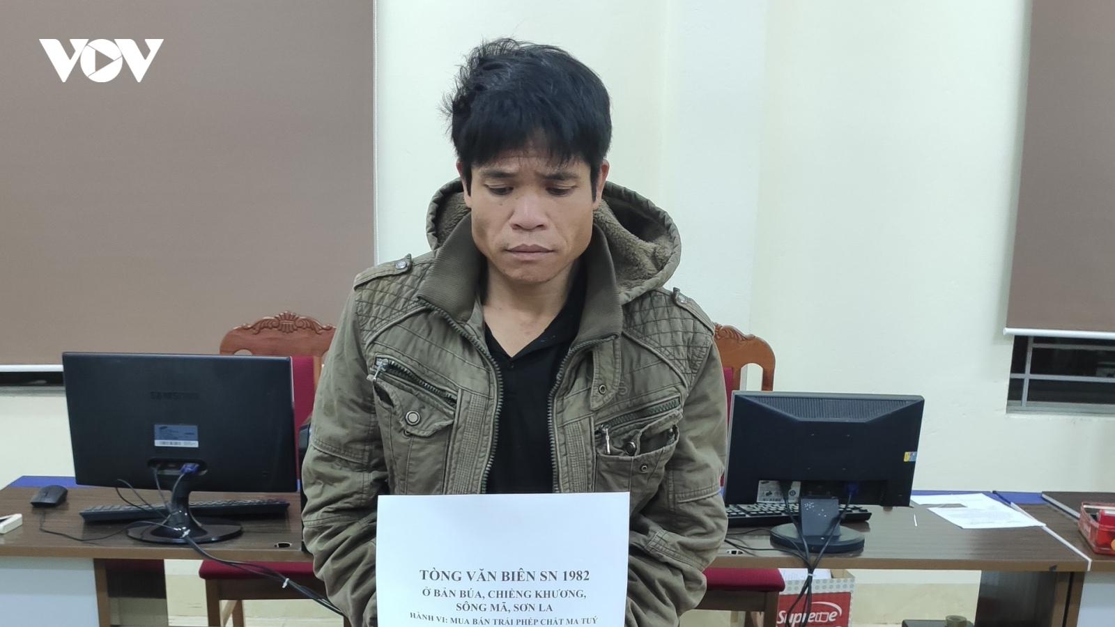 Bắt đối tượng mua bán 1 bánh heroin và 12.000 viên ma túy
