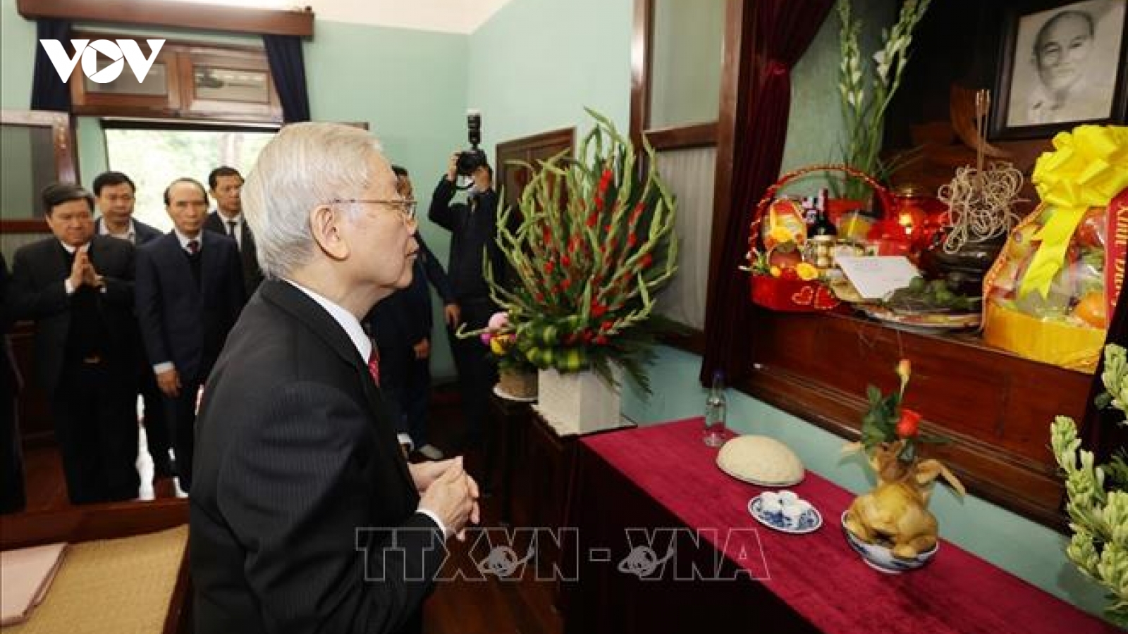 Tổng Bí thư, Chủ tịch nước dâng hương tưởng niệm Chủ tịch Hồ Chí Minh