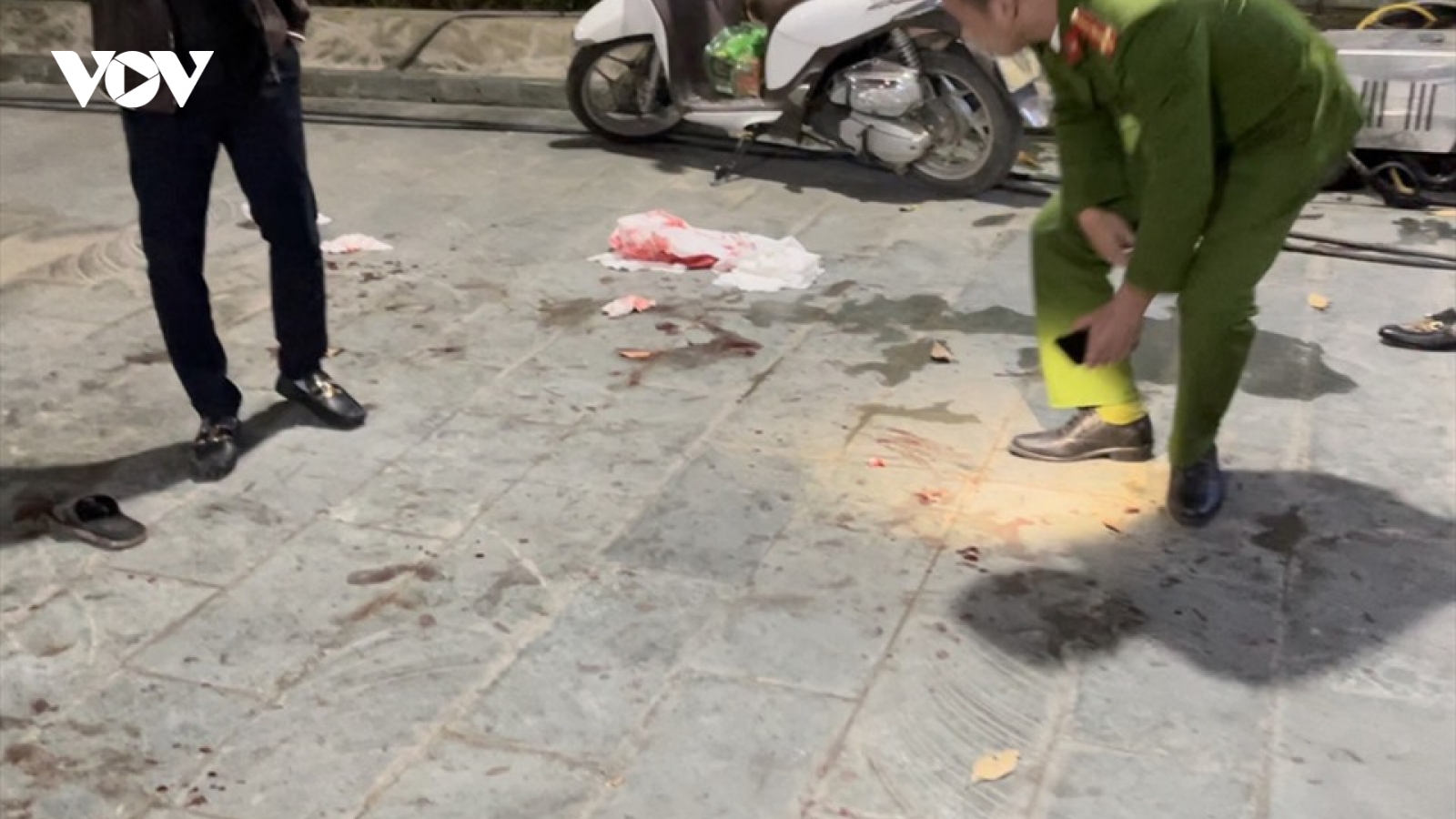 Điều tra nhóm côn đồ xông vào nhà chém người đêm mùng 1 Tết