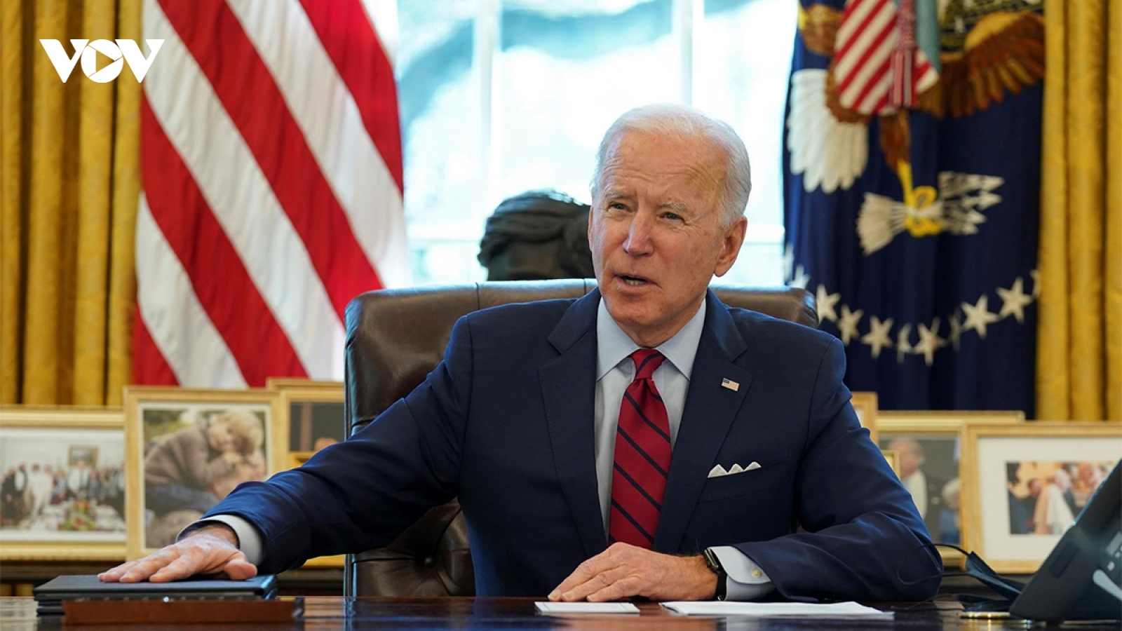 Biden nhận được tỷ lệ tín nhiệm cao hơn Trump khi bắt đầu nhiệm kỳ tổng thống