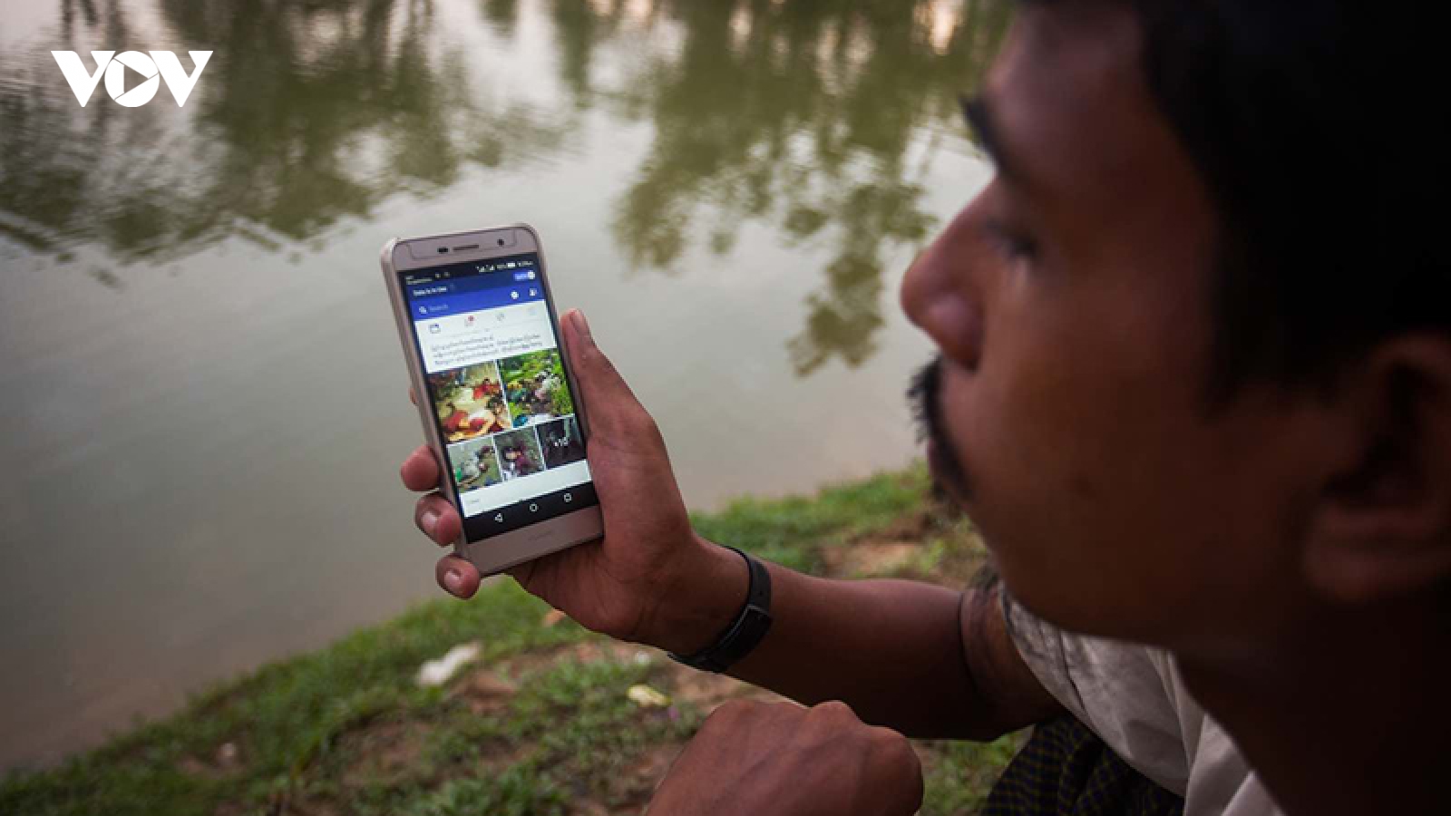 Facebook xóa trang chính của quân đội Myanmar