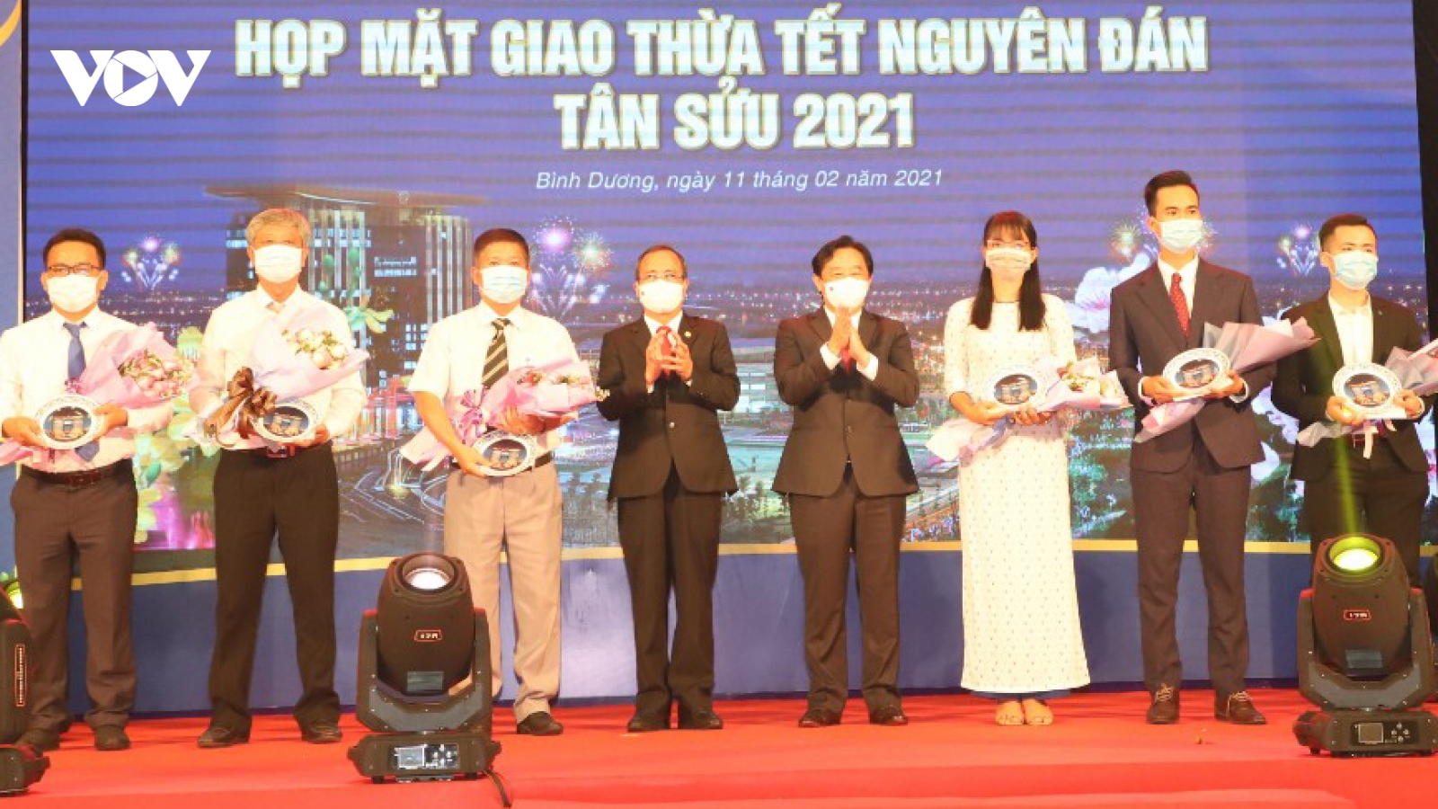 Bình Dương tuyên dương 21 cá nhân tuyến đầu chống dịch Covid-19