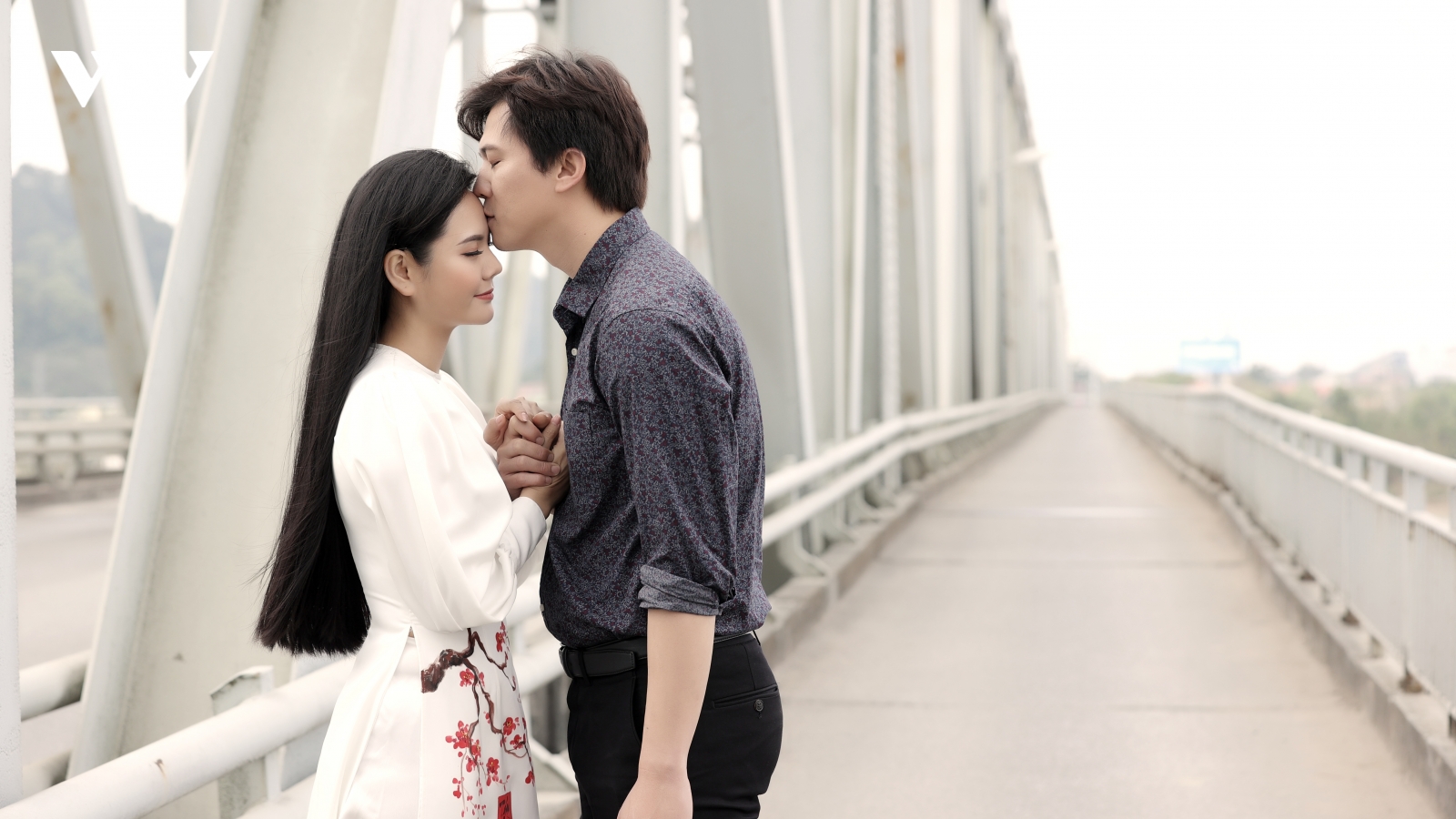 Lương Nguyệt Anh run khi đóng cảnh tình cảm với trai đẹp đã có vợ