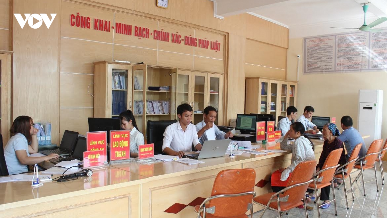 Người dân giao dịch không mang giấy tờ: Bước tiến lớn về Chính phủ điện tử