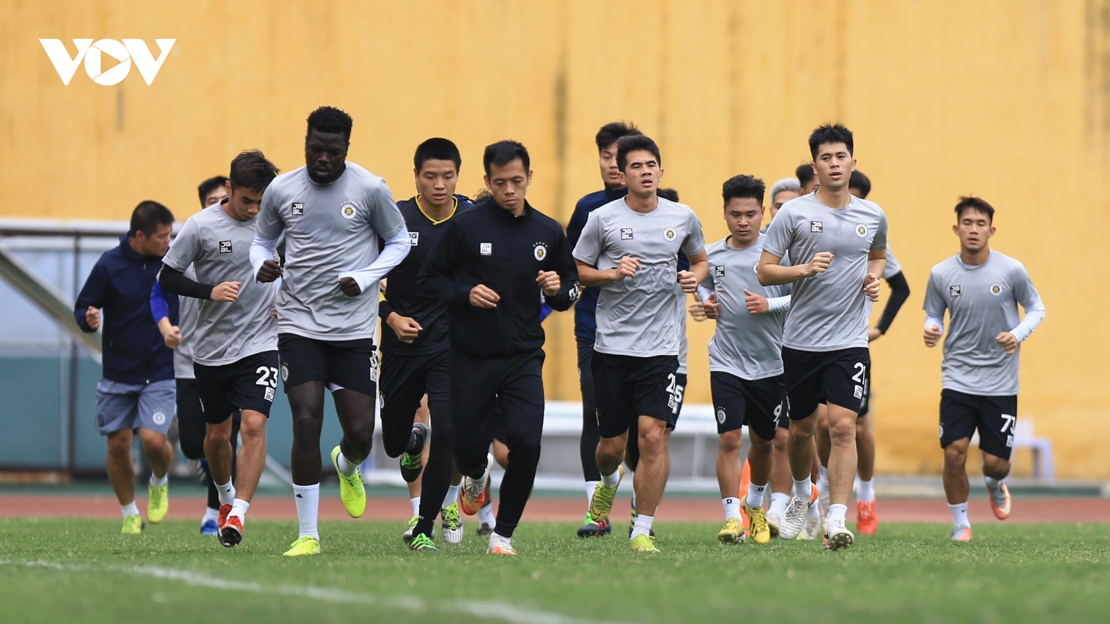 Dàn sao ĐT Việt Nam hứng khởi tập luyện trong ngày Hà Nội FC "khai xuân"