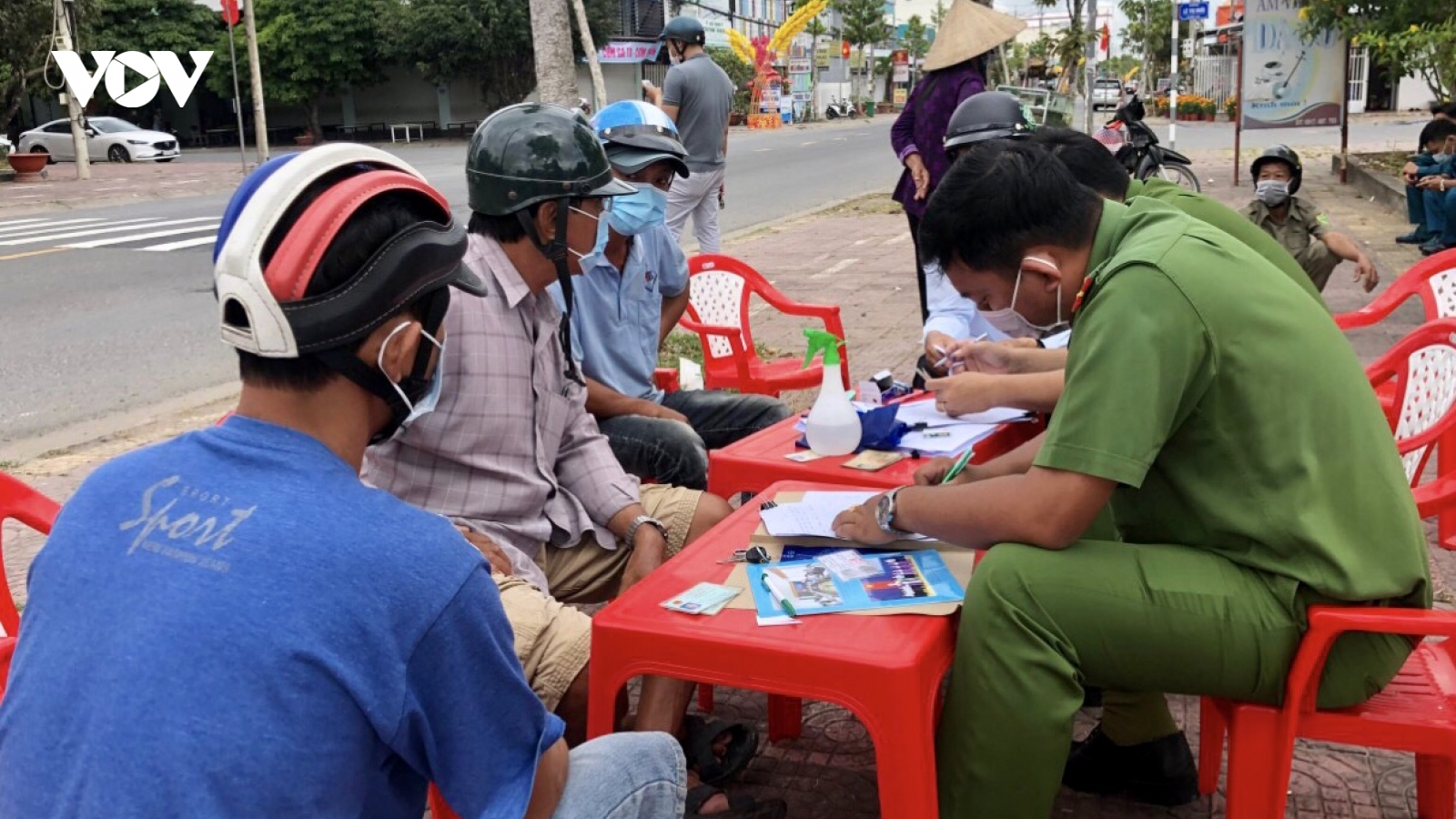  Bạc Liêu xử phạt gần 60 người không mang khẩu trang nơi công cộng